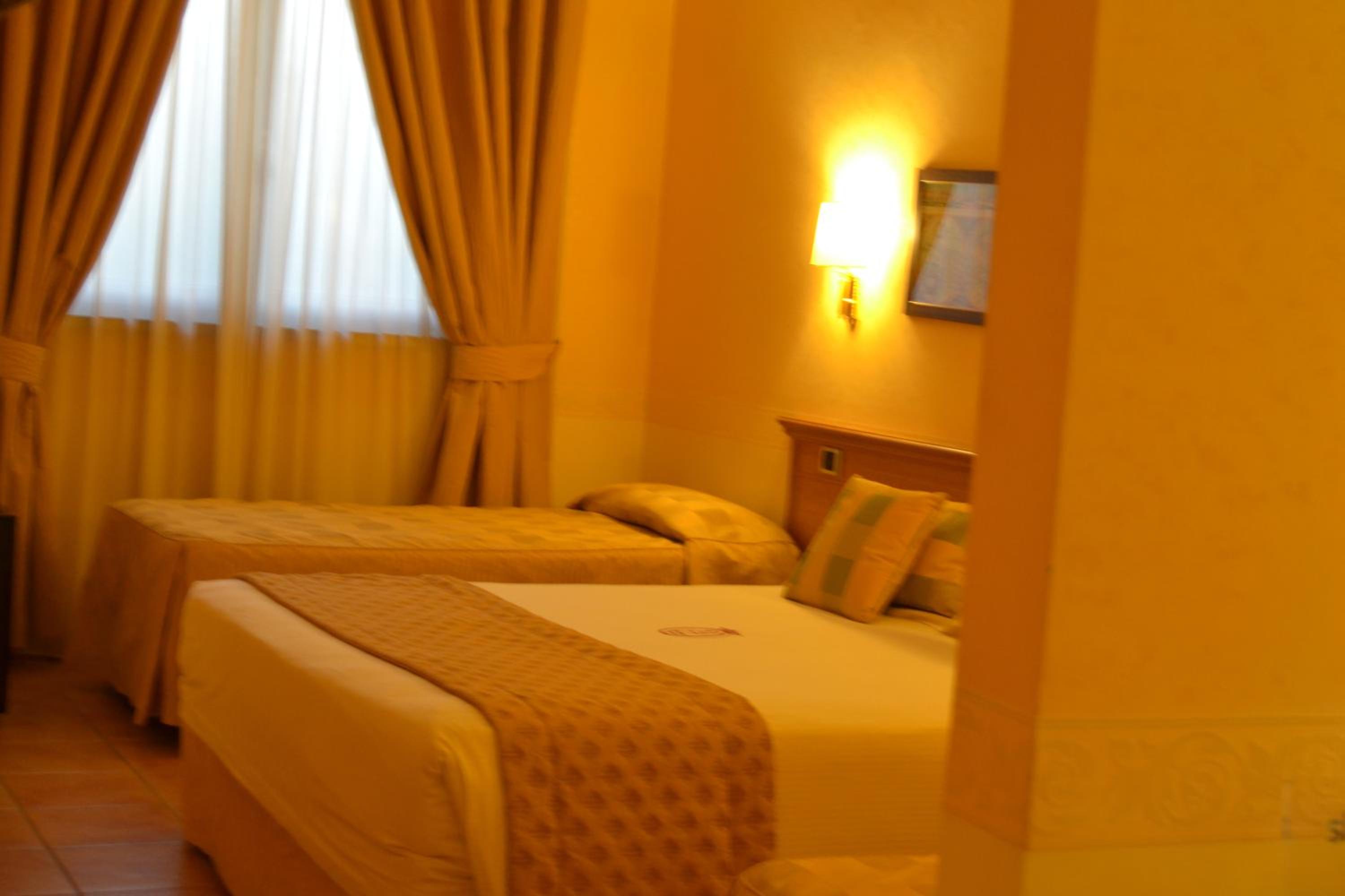 Deluxe Triple Room - Photo 2