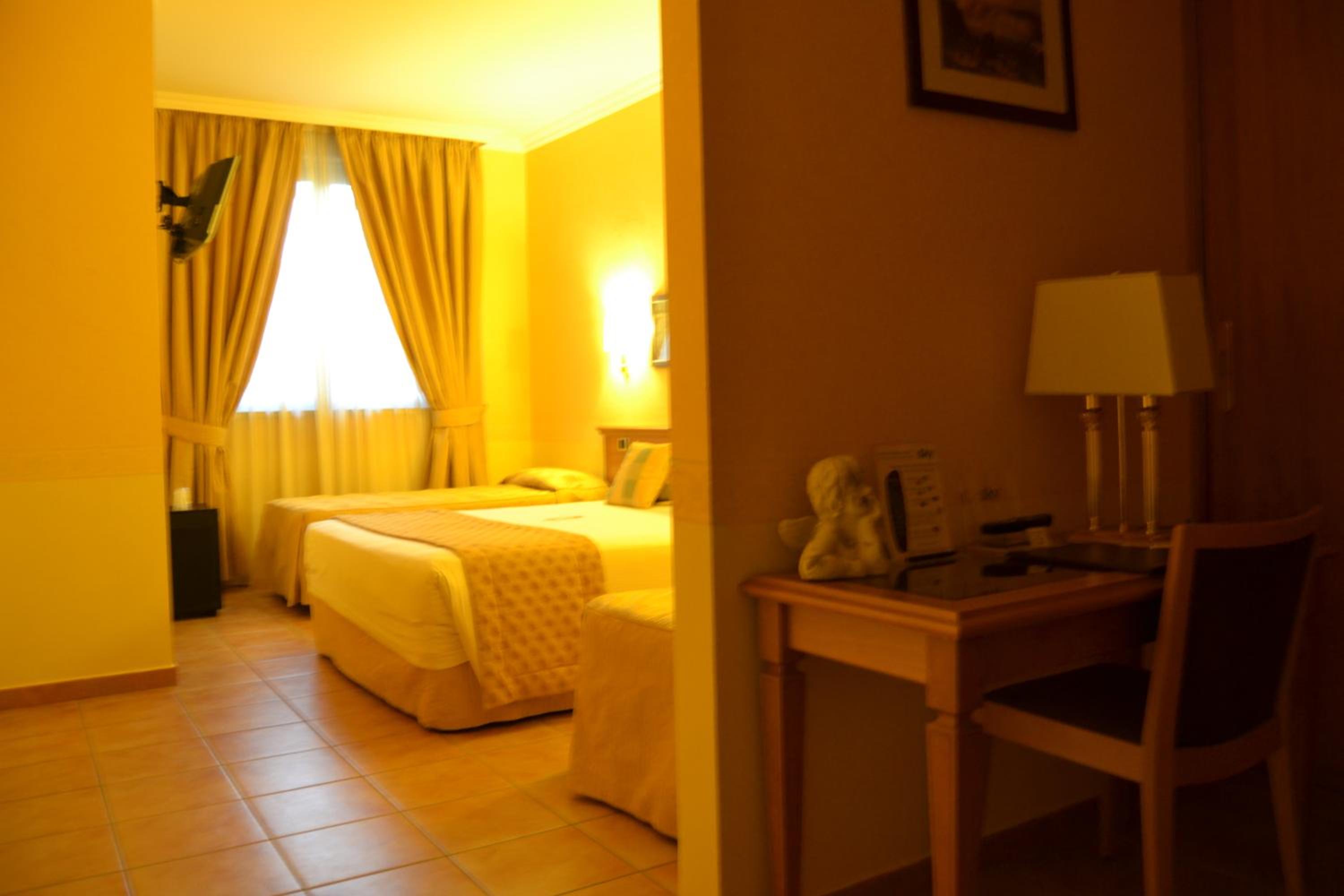 Deluxe Quadruple Room - Photo 5