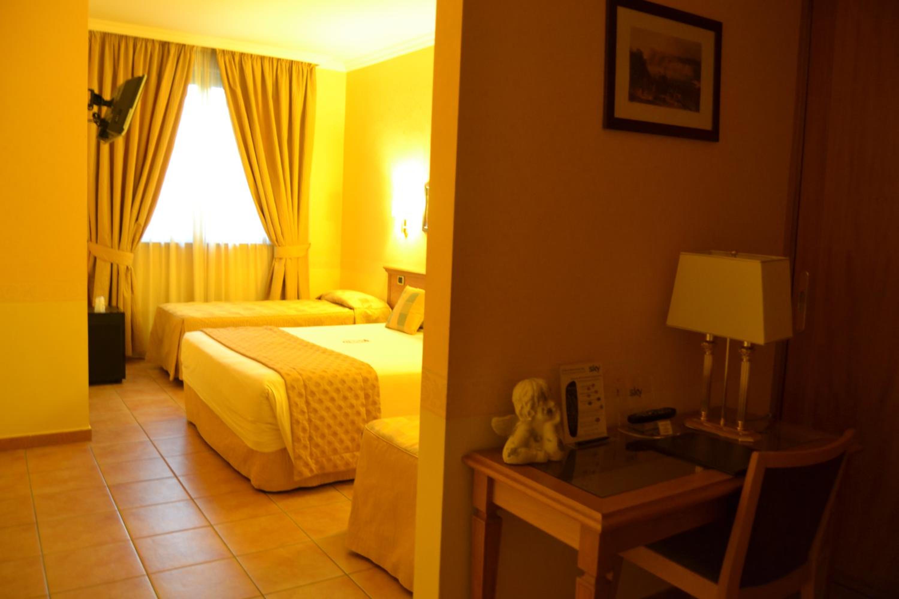 Deluxe Quadruple Room - Photo 2