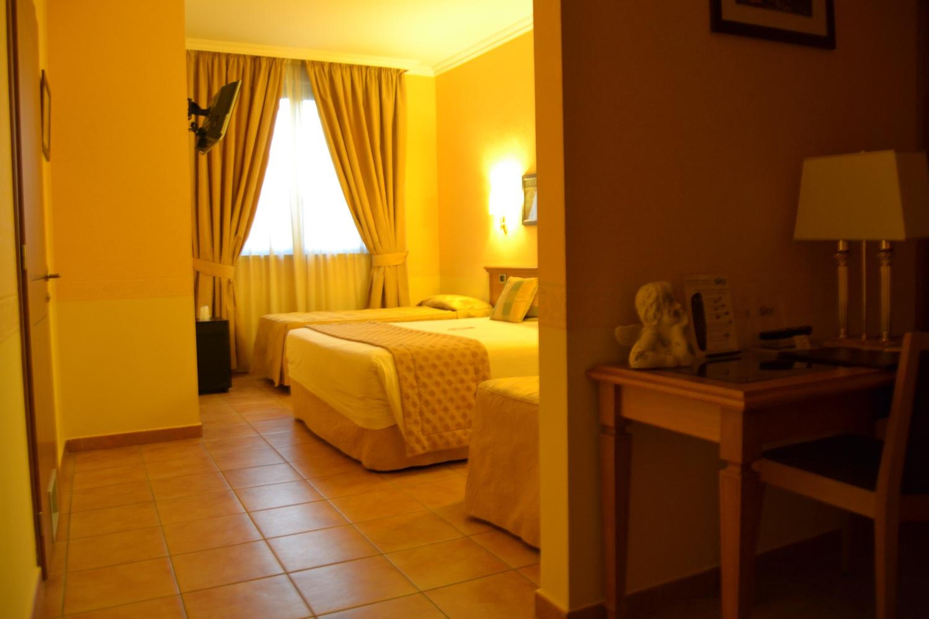Deluxe Quadruple Room - Photo 3