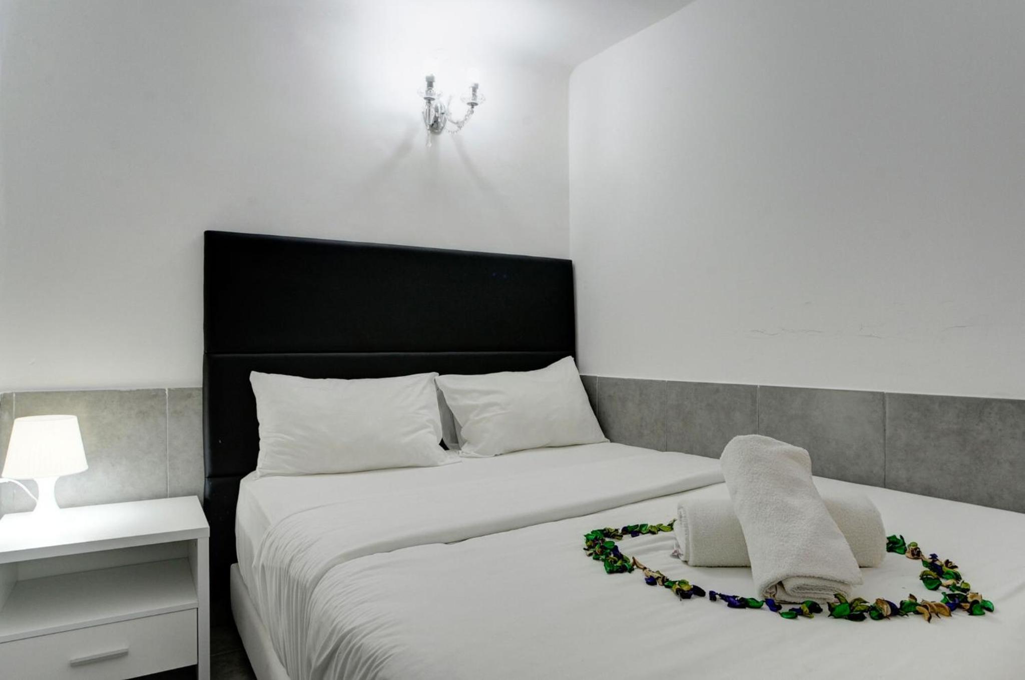 Large Family Suite - Photo 11