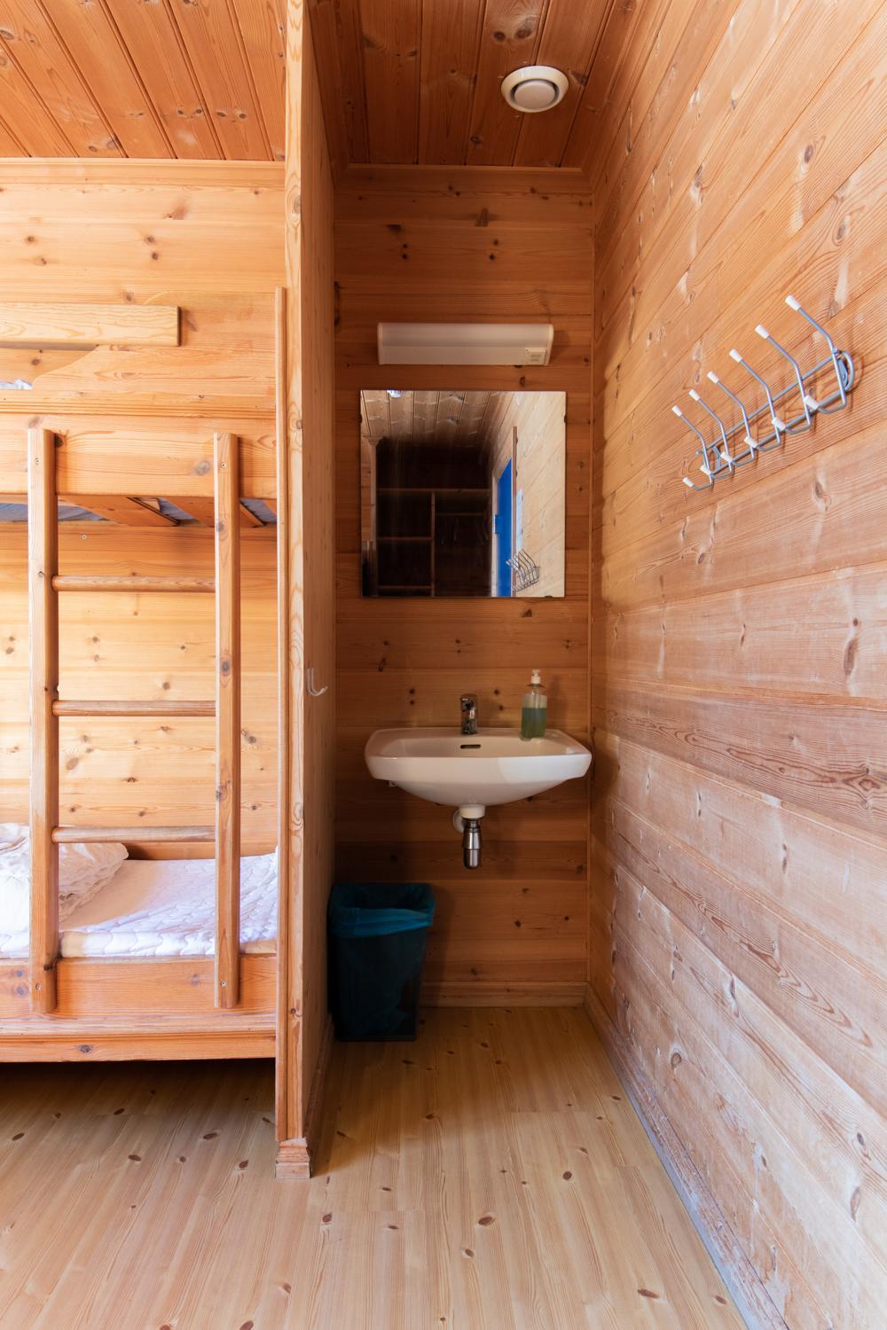 Quadruple Room with Shared Bathroom - Photo 17