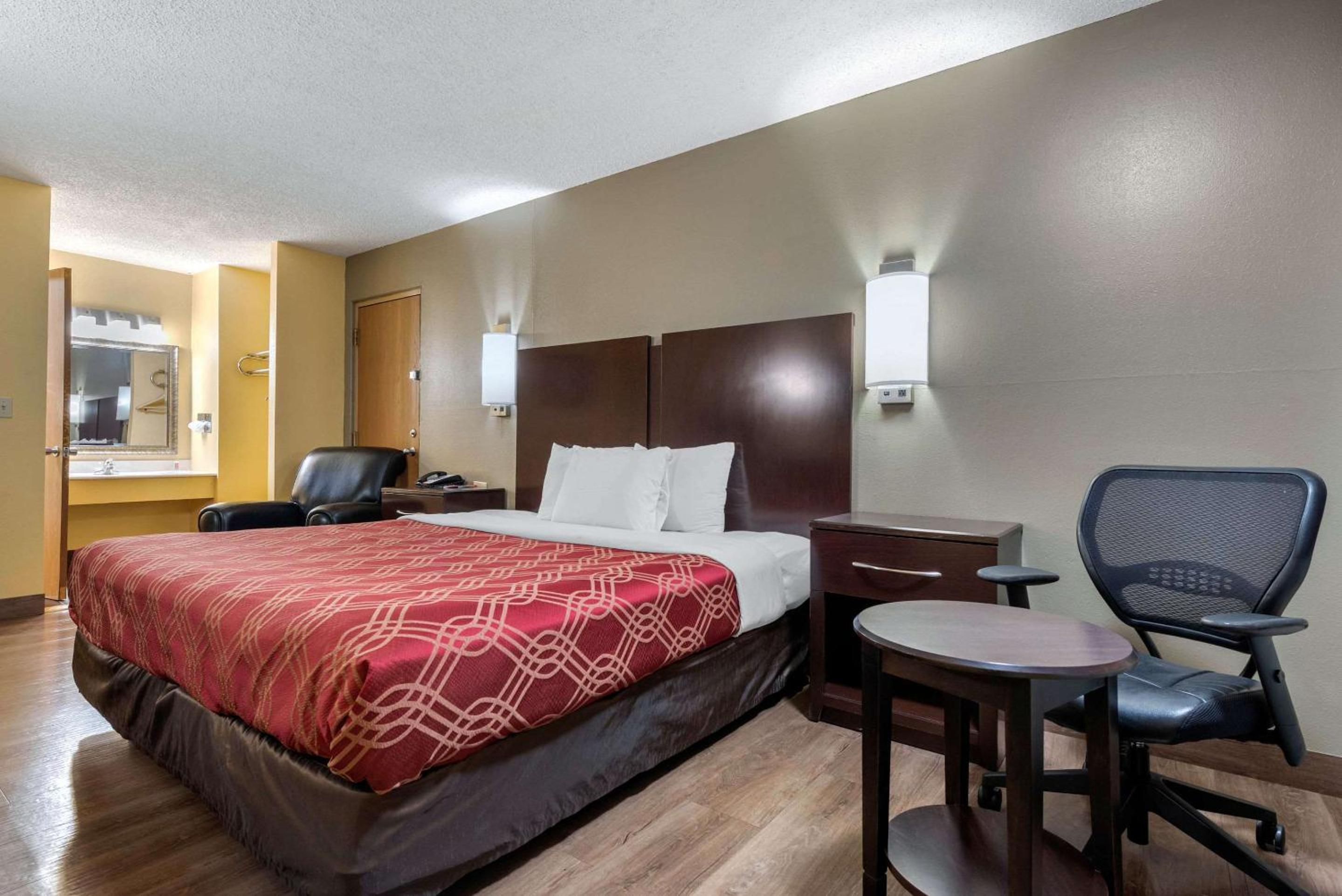 King Room - Non-Smoking - Photo 1