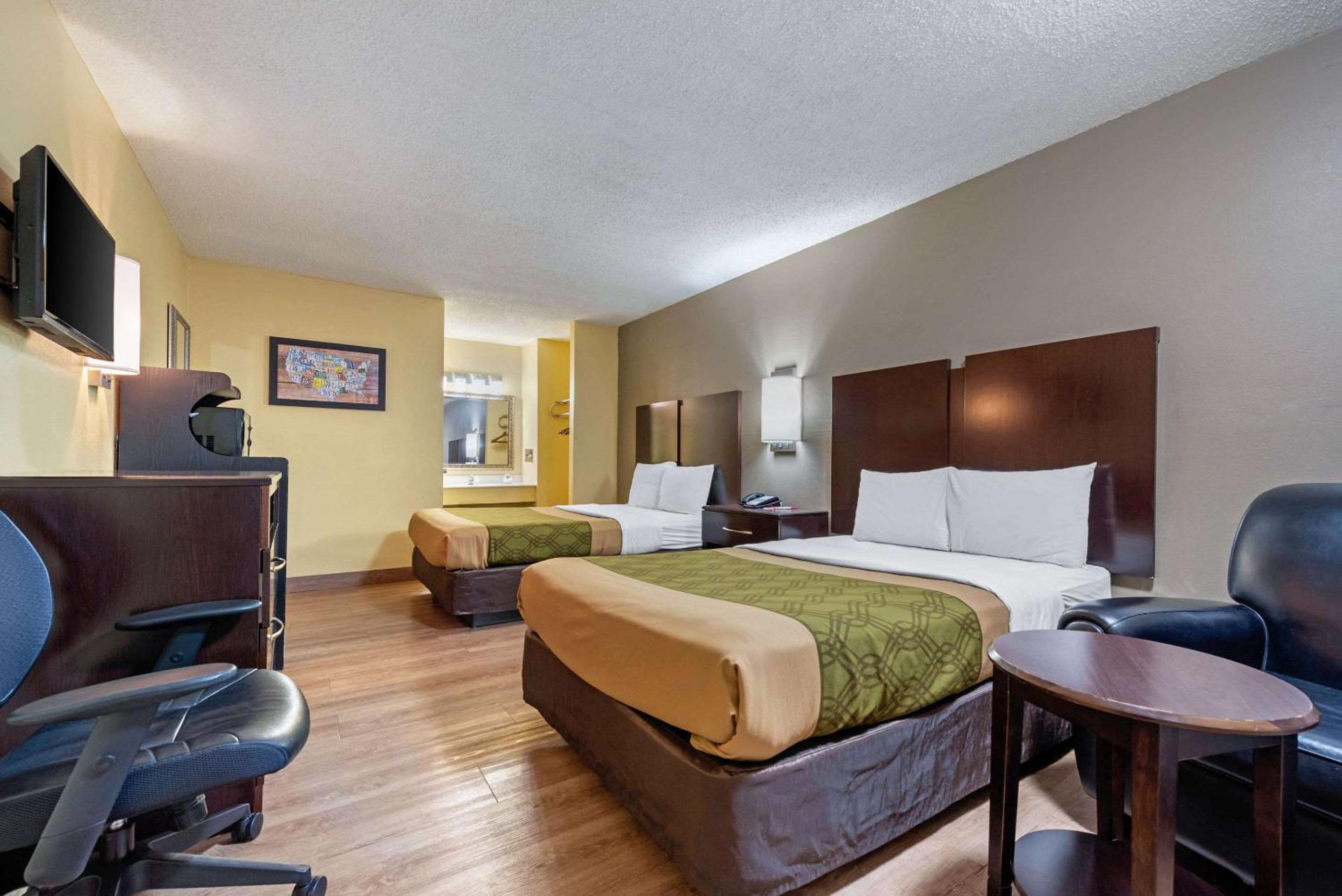 Double Room with Two Double Beds - Smoking - Photo 1