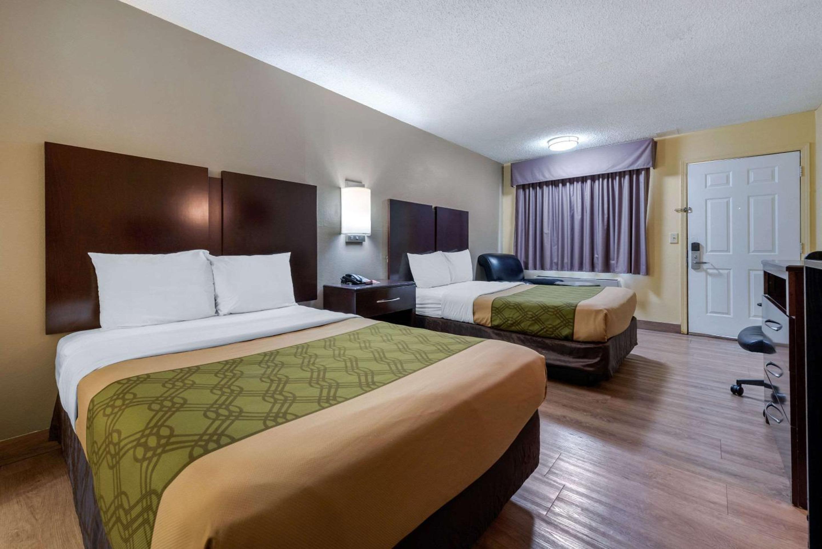 Double Room with Two Double Beds - Smoking - Photo 5