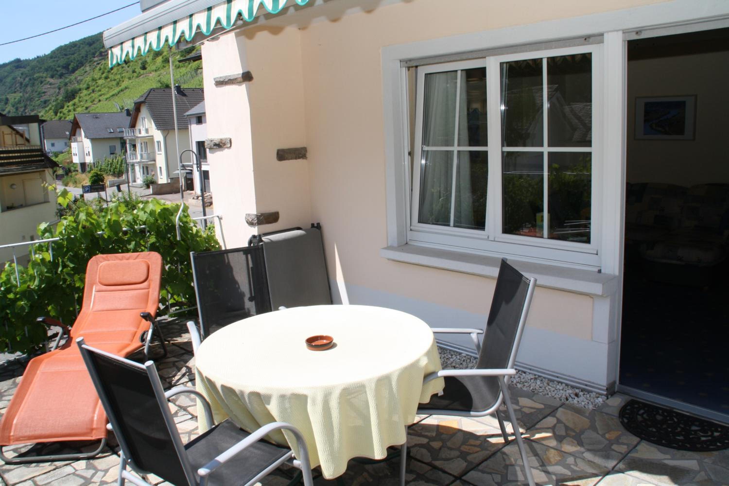 Apartment with Mountain View photo 3