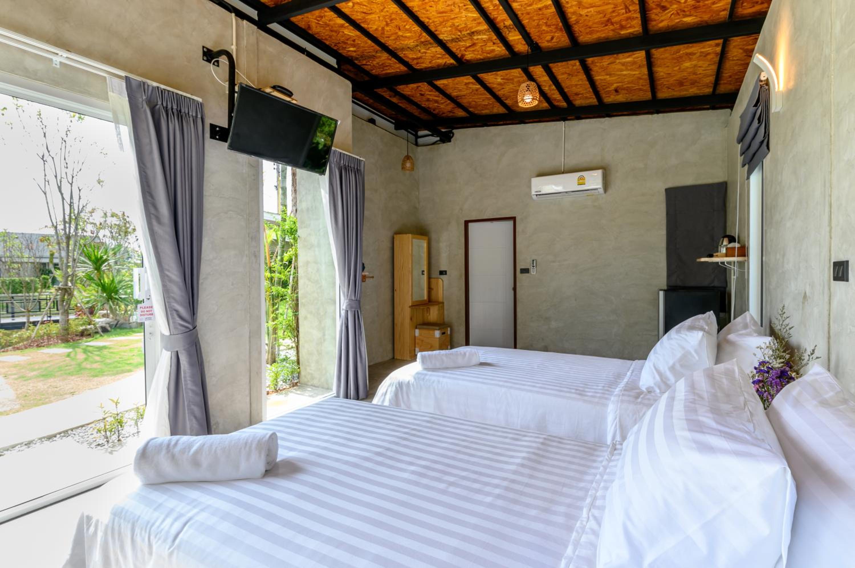 Twin Room - Photo 7