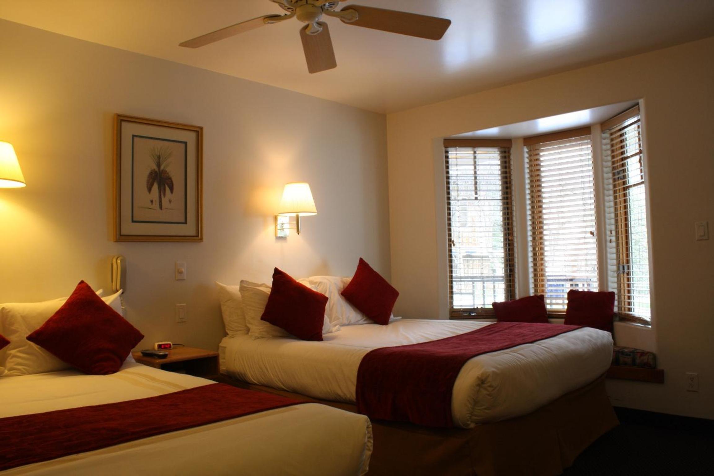 Queen Room with Two Queen Beds - Photo 6