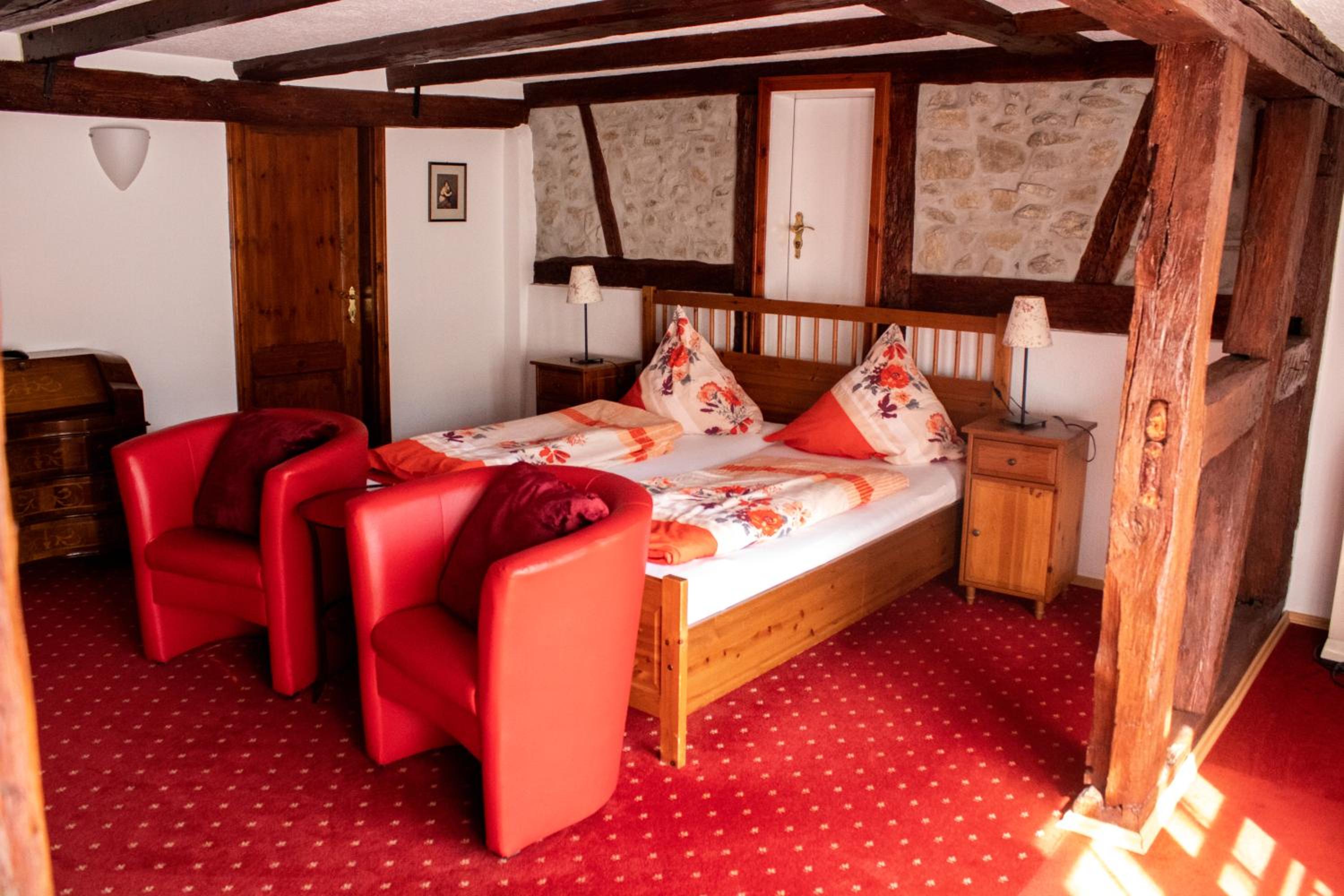 Large Double Room - Photo 1