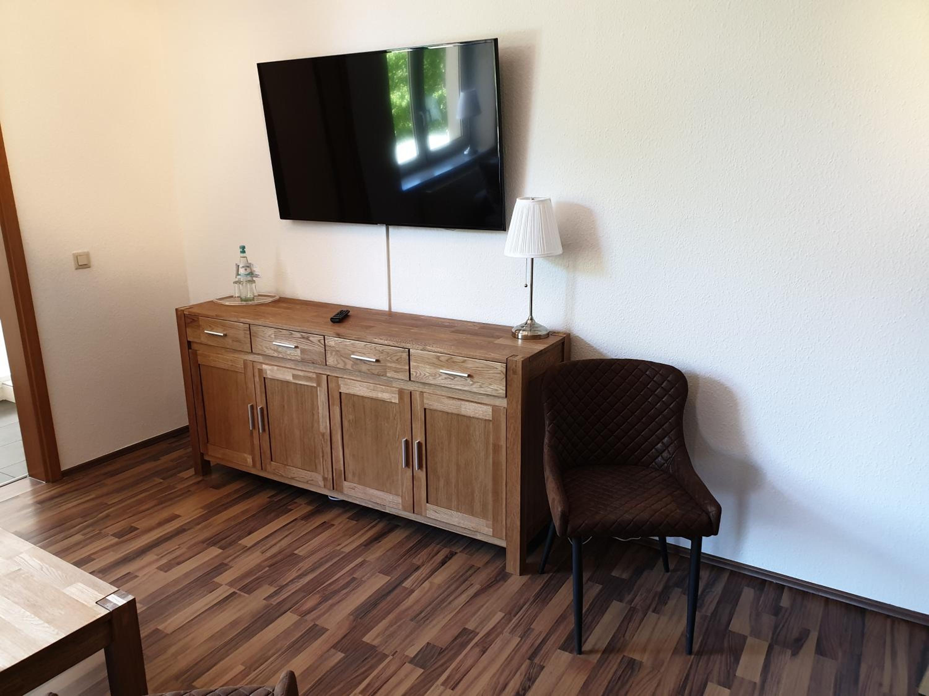 One-Bedroom Suite - Photo 4