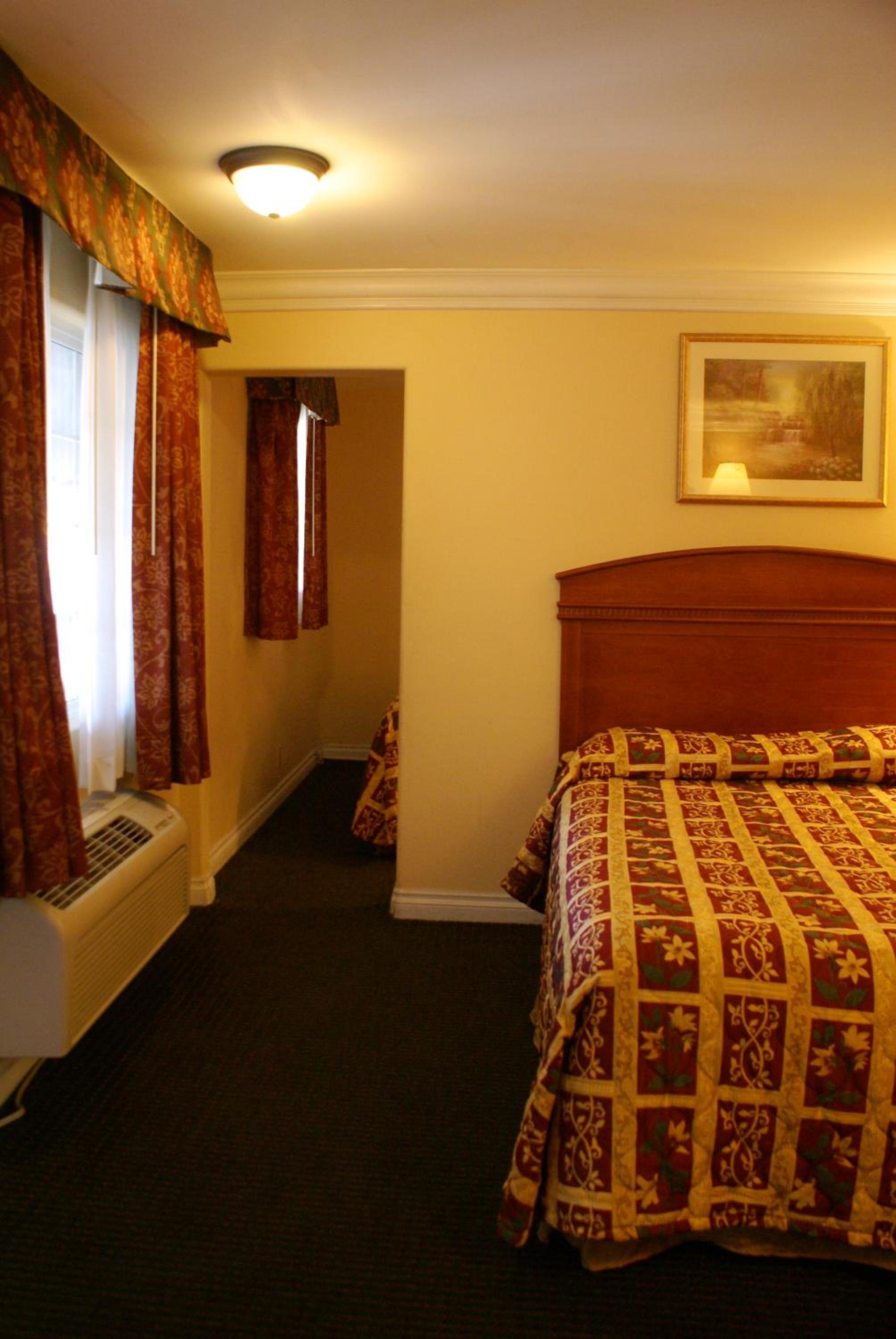 Standard Family Room - Photo 8