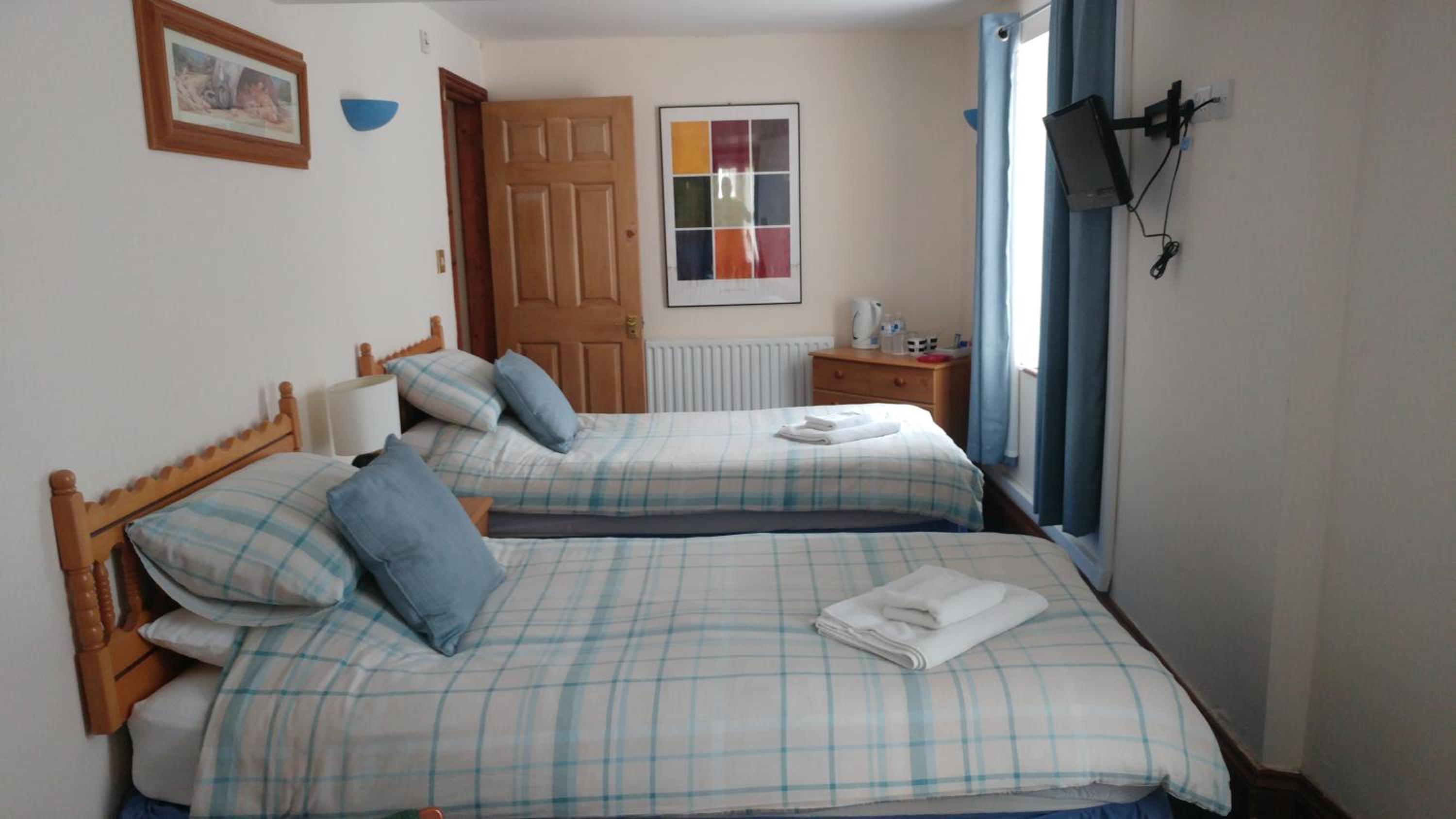 Twin Room with Private Bathroom - Photo 1