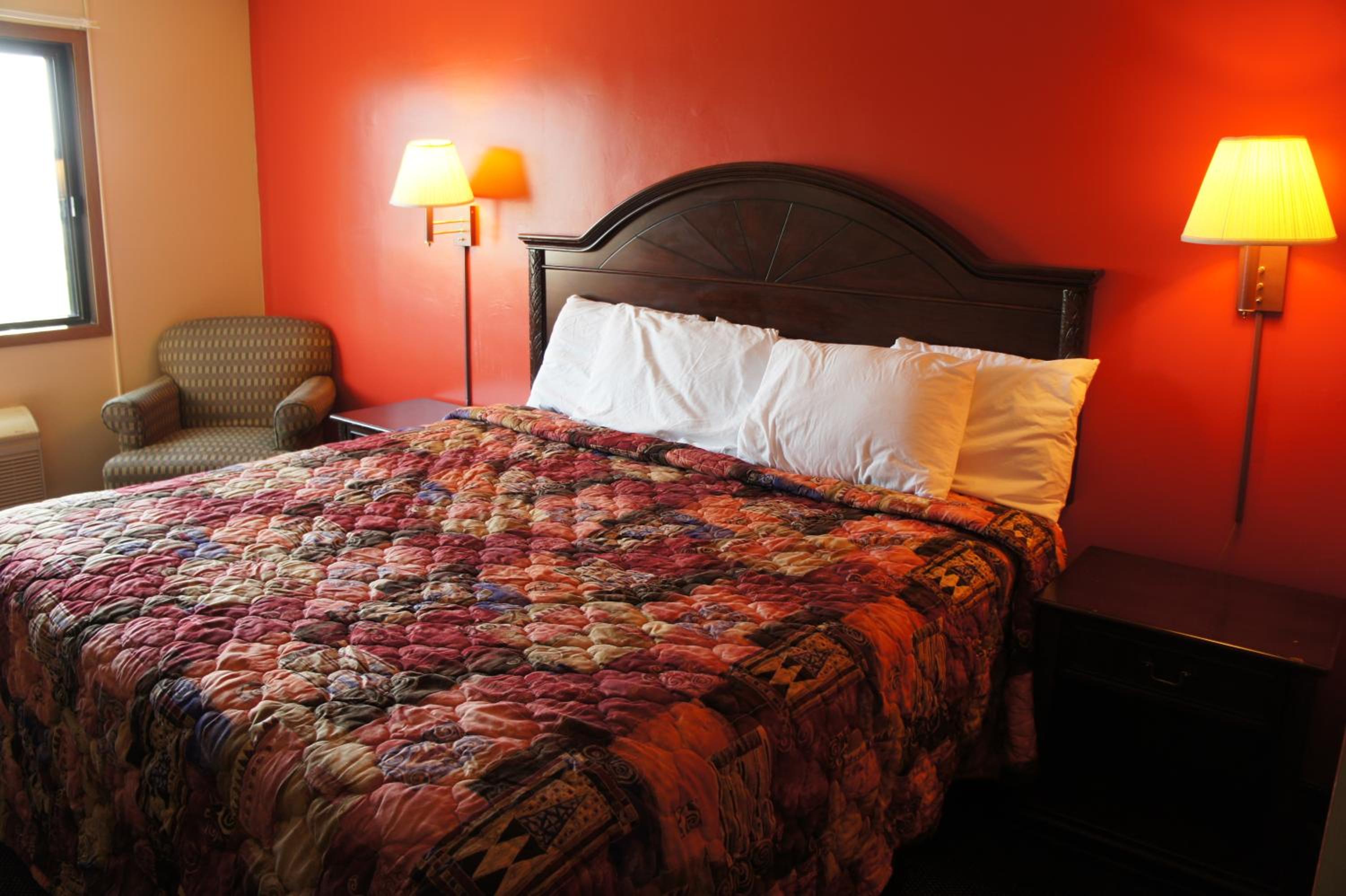 King Room - Non-Smoking - Photo 3