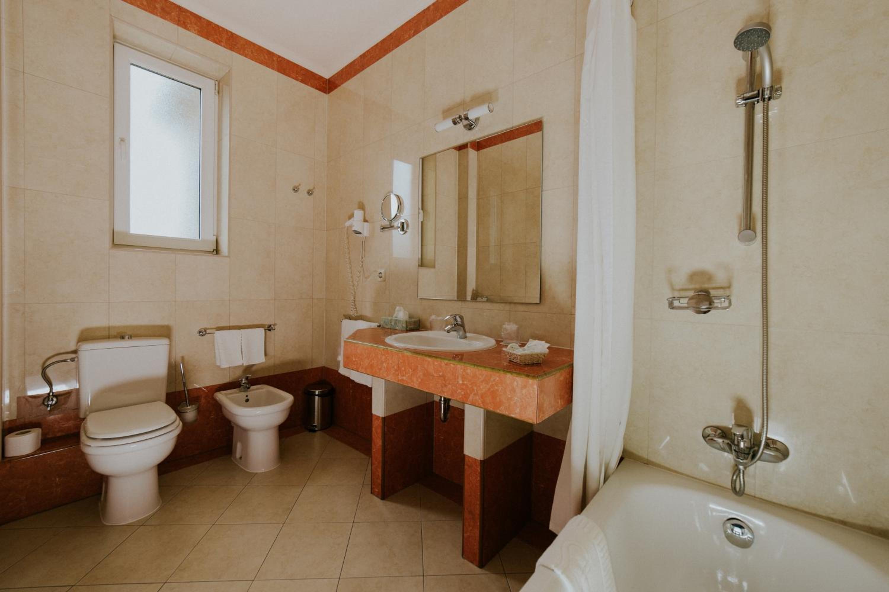 Suite with Garden View - Photo 4