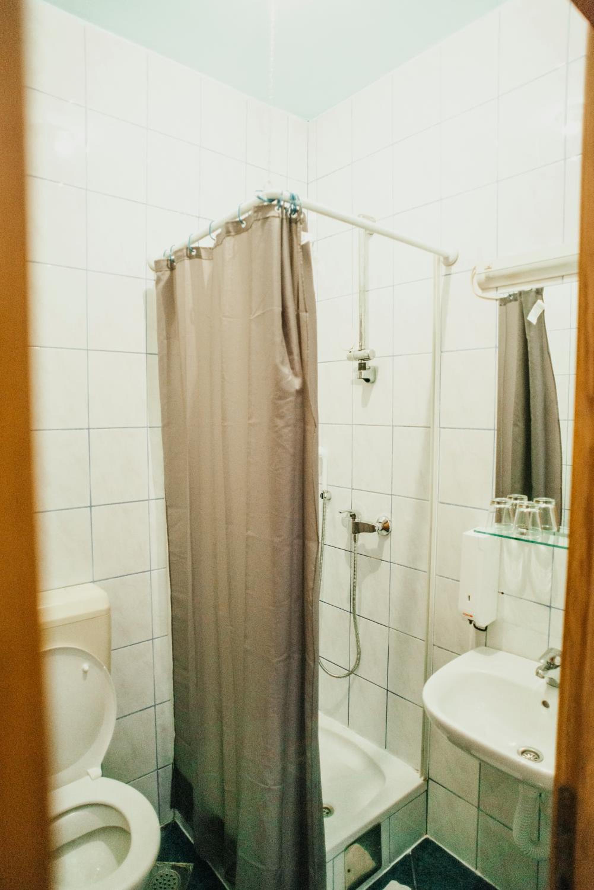 Double or Twin Room - Photo 6
