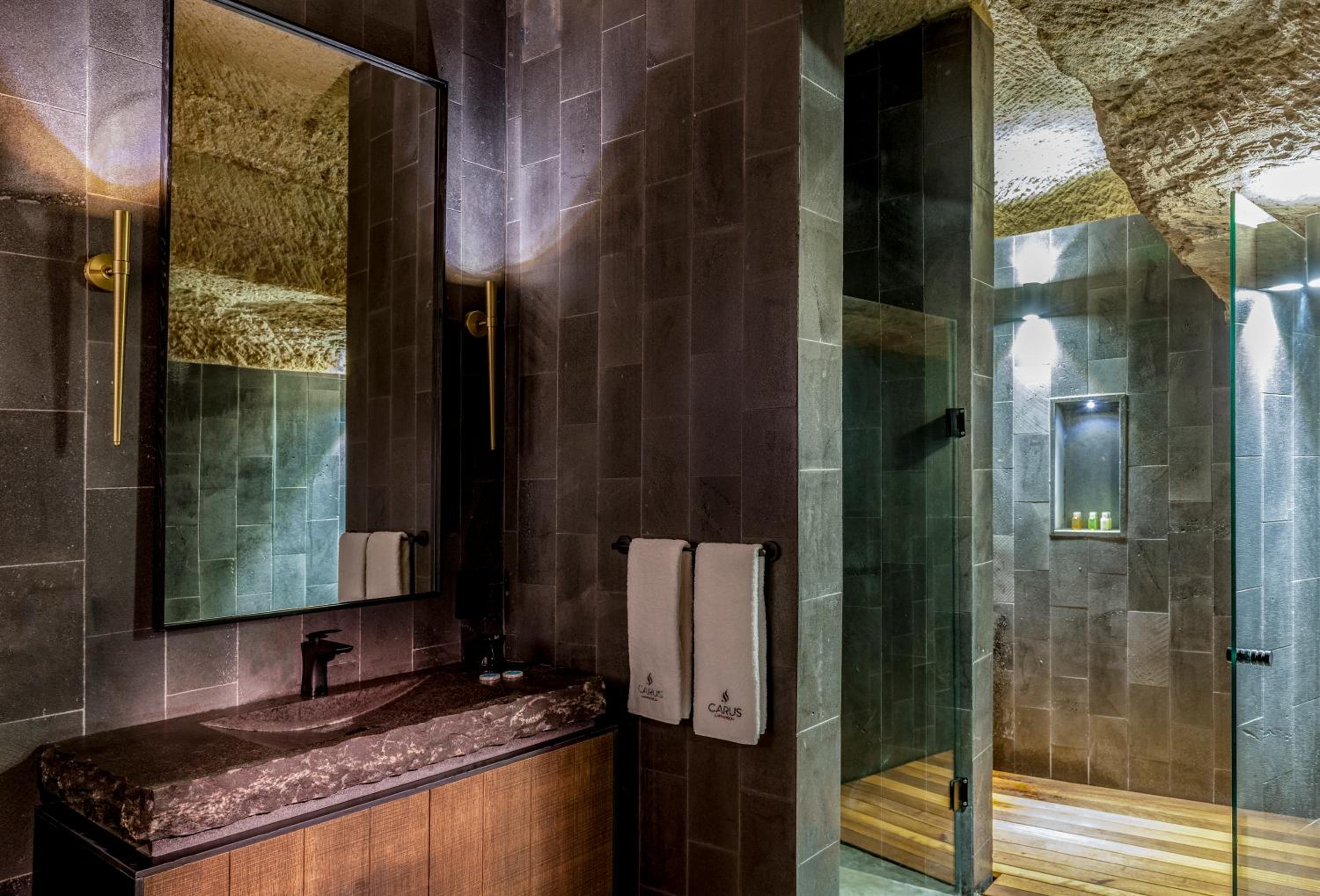 Cave Suite - Photo 7