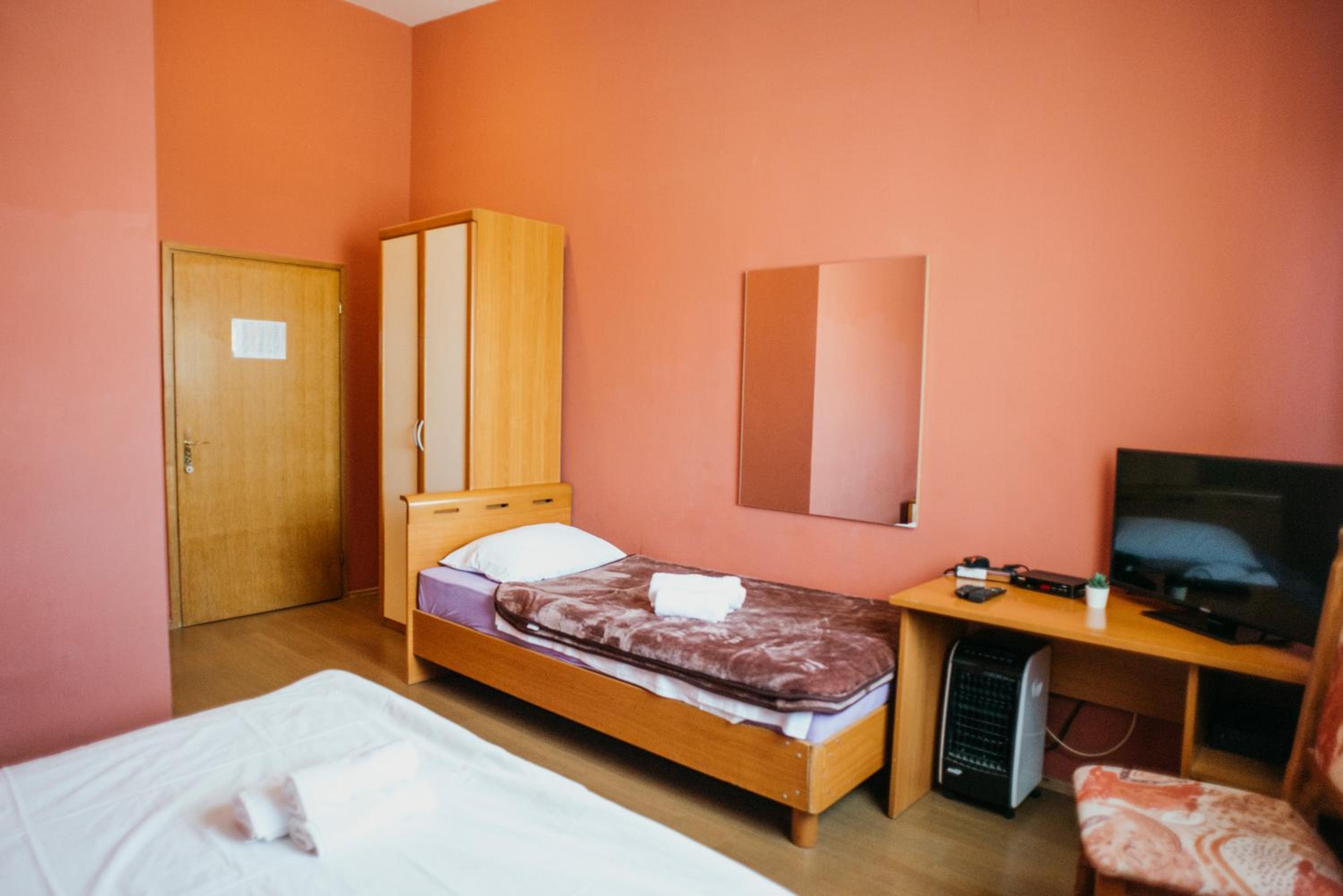 Double or Twin Room - Photo 10