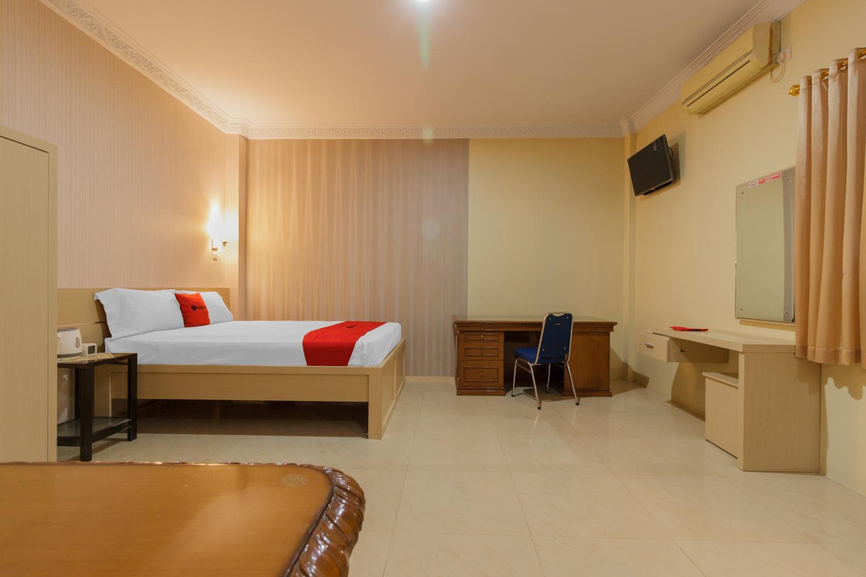 Suite - Photo 1