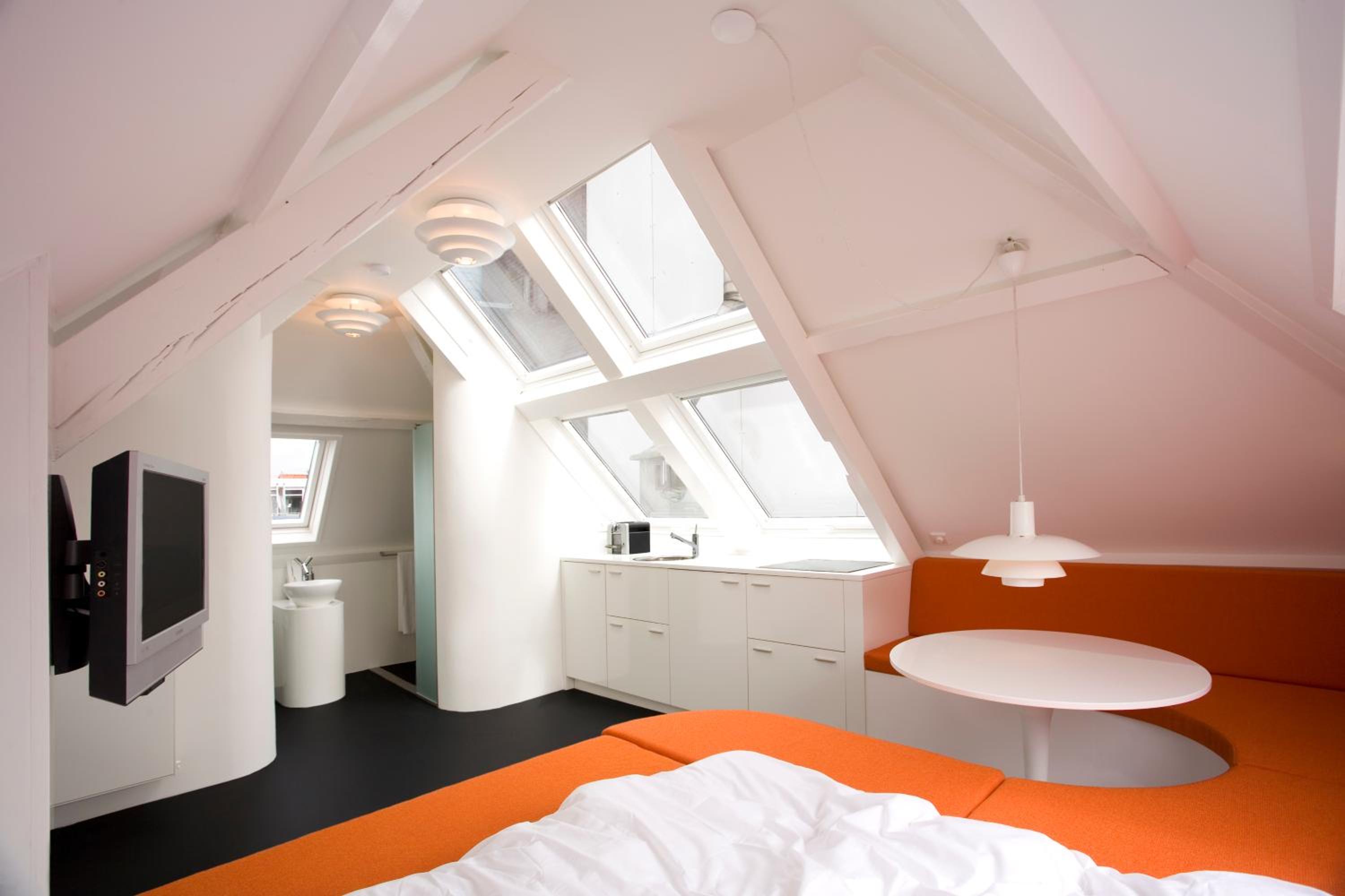 Studio Apartment photo 1
