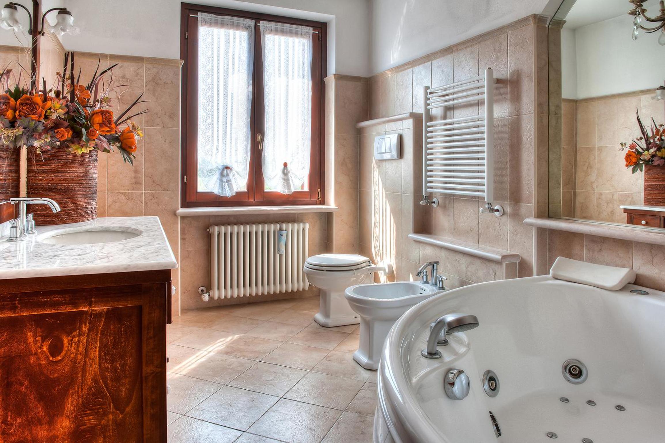 Quadruple Room with Bath - Photo 6