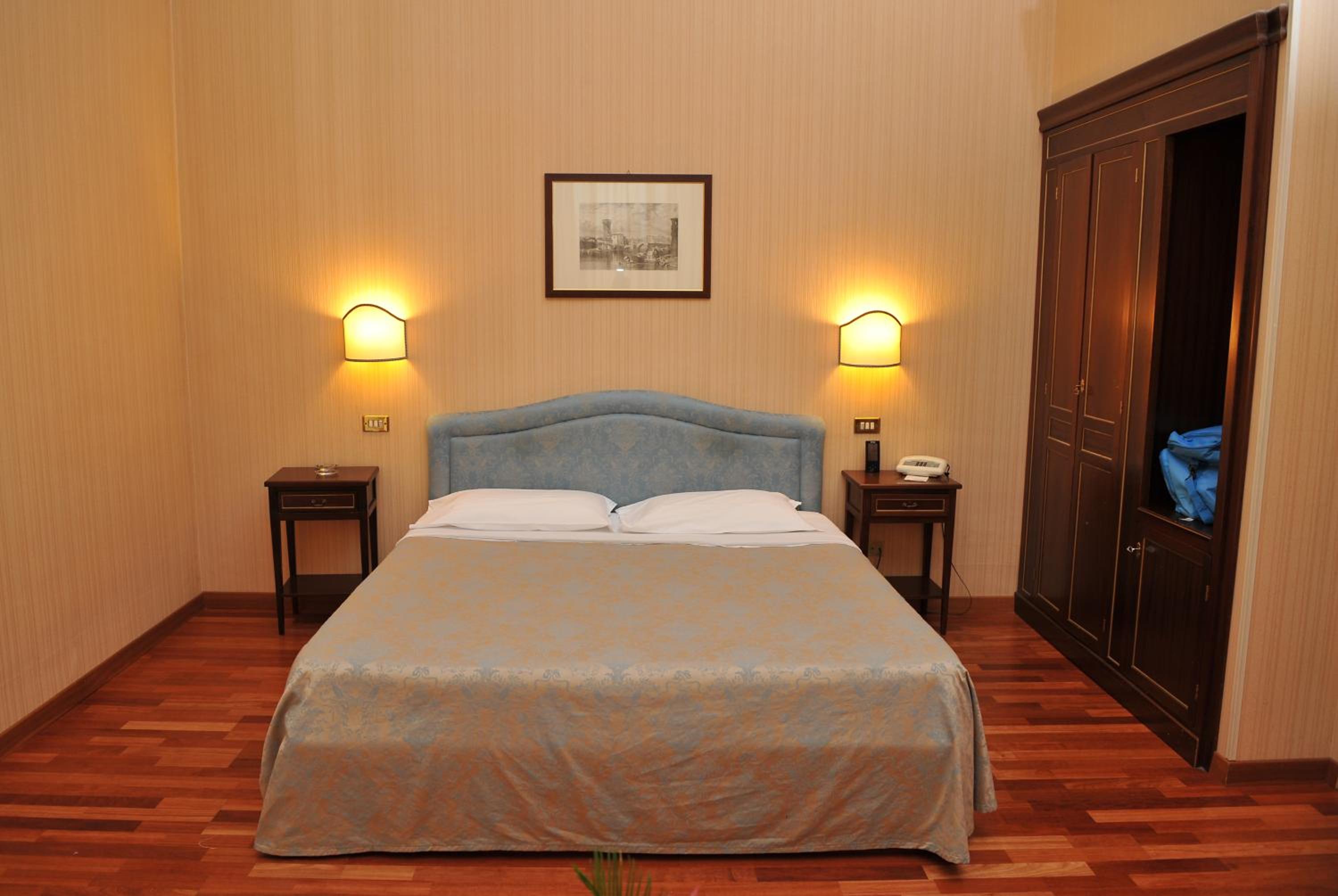 Double or Twin Room photo 3
