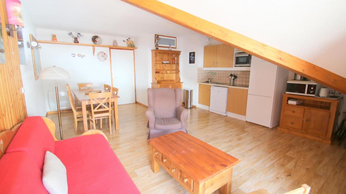 Three-Bedroom Apartment photo 2