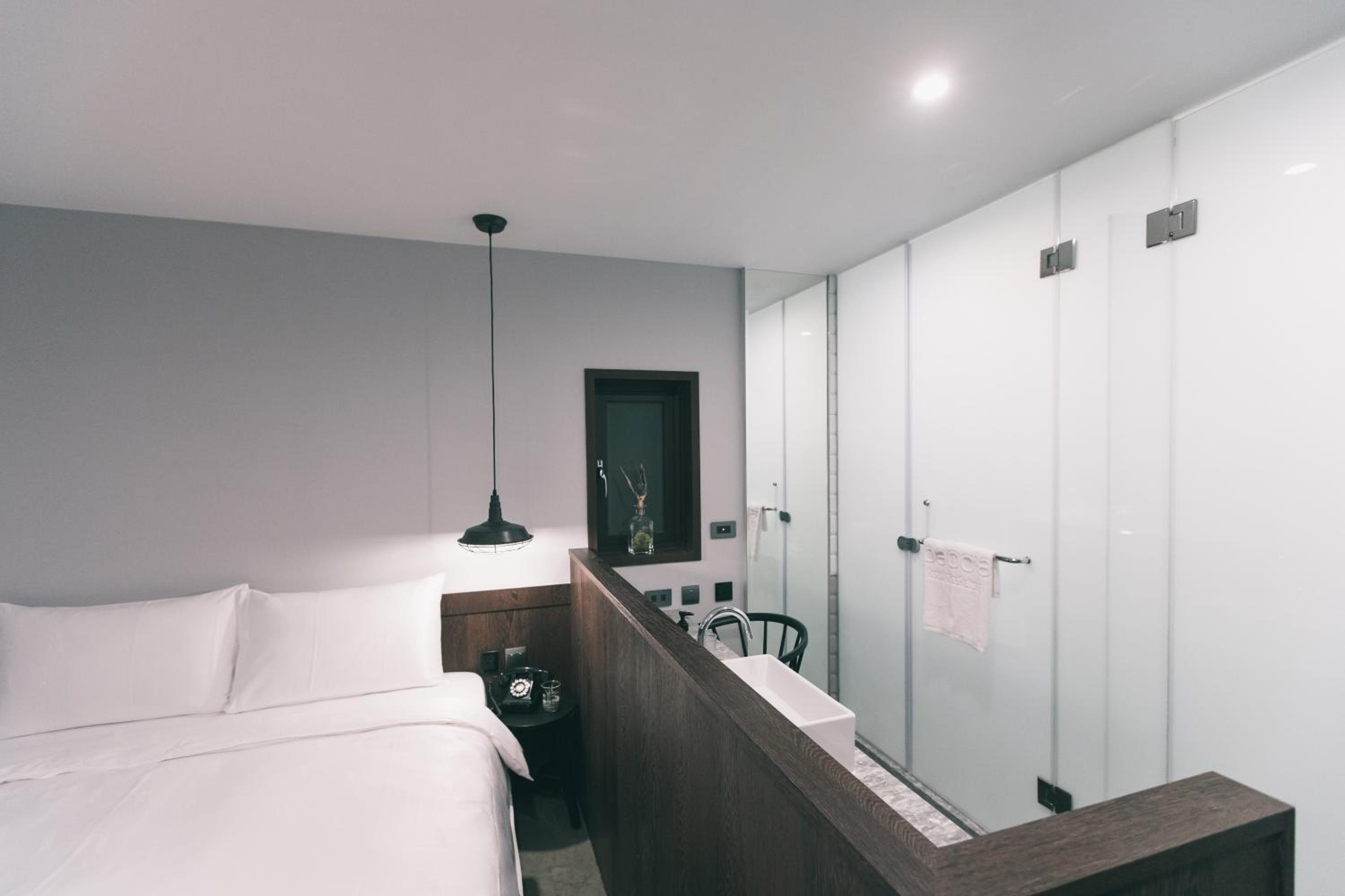 Standard Double Room (Ventilation Window) photo 2