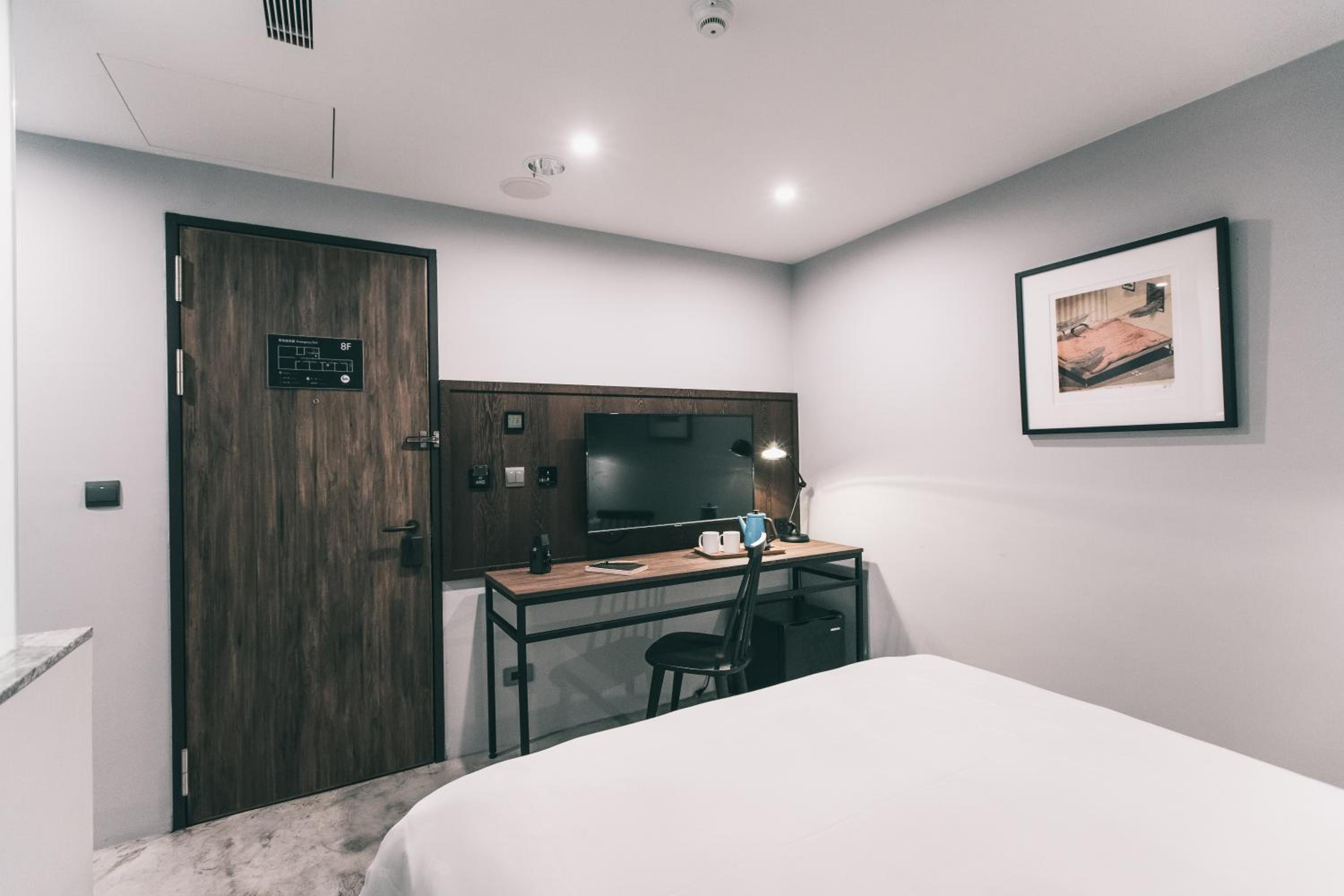 Standard Double Room (Ventilation Window) photo 3
