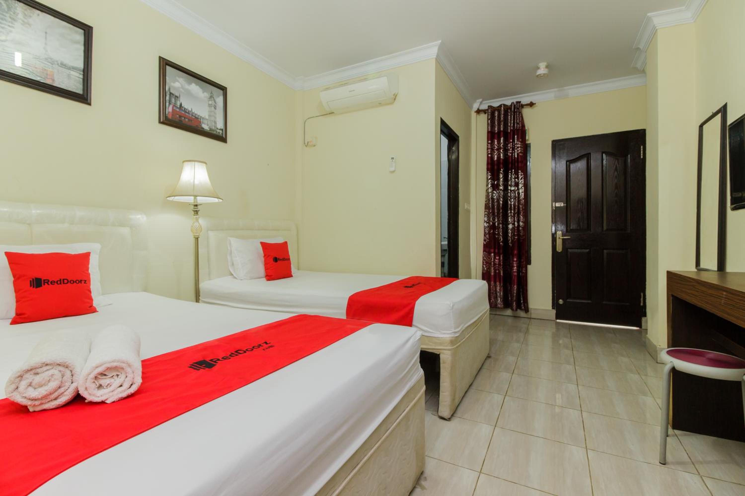 Standard Twin Room - Photo 2