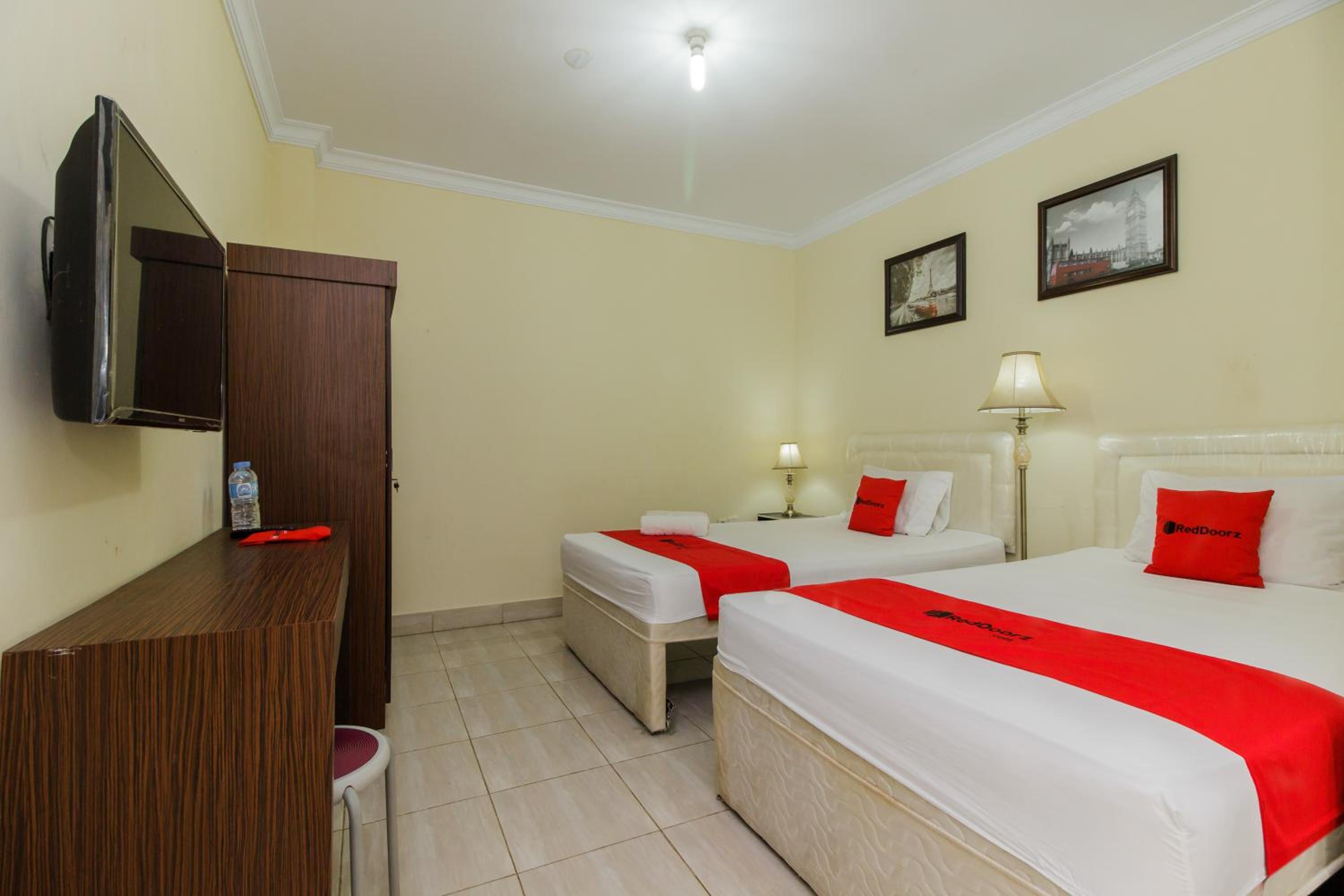 Standard Twin Room - Photo 3