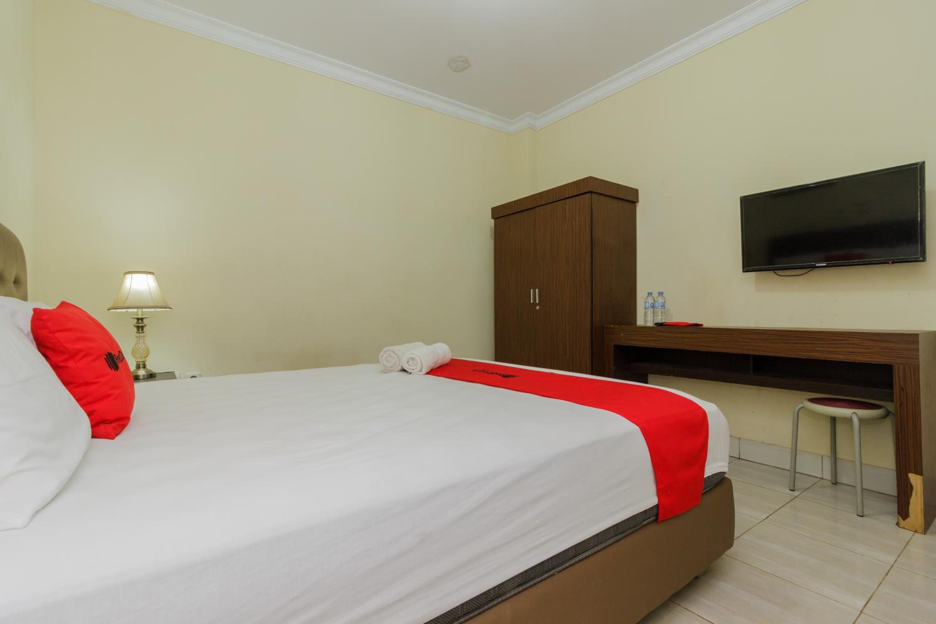 Standard Double Room - Photo 11