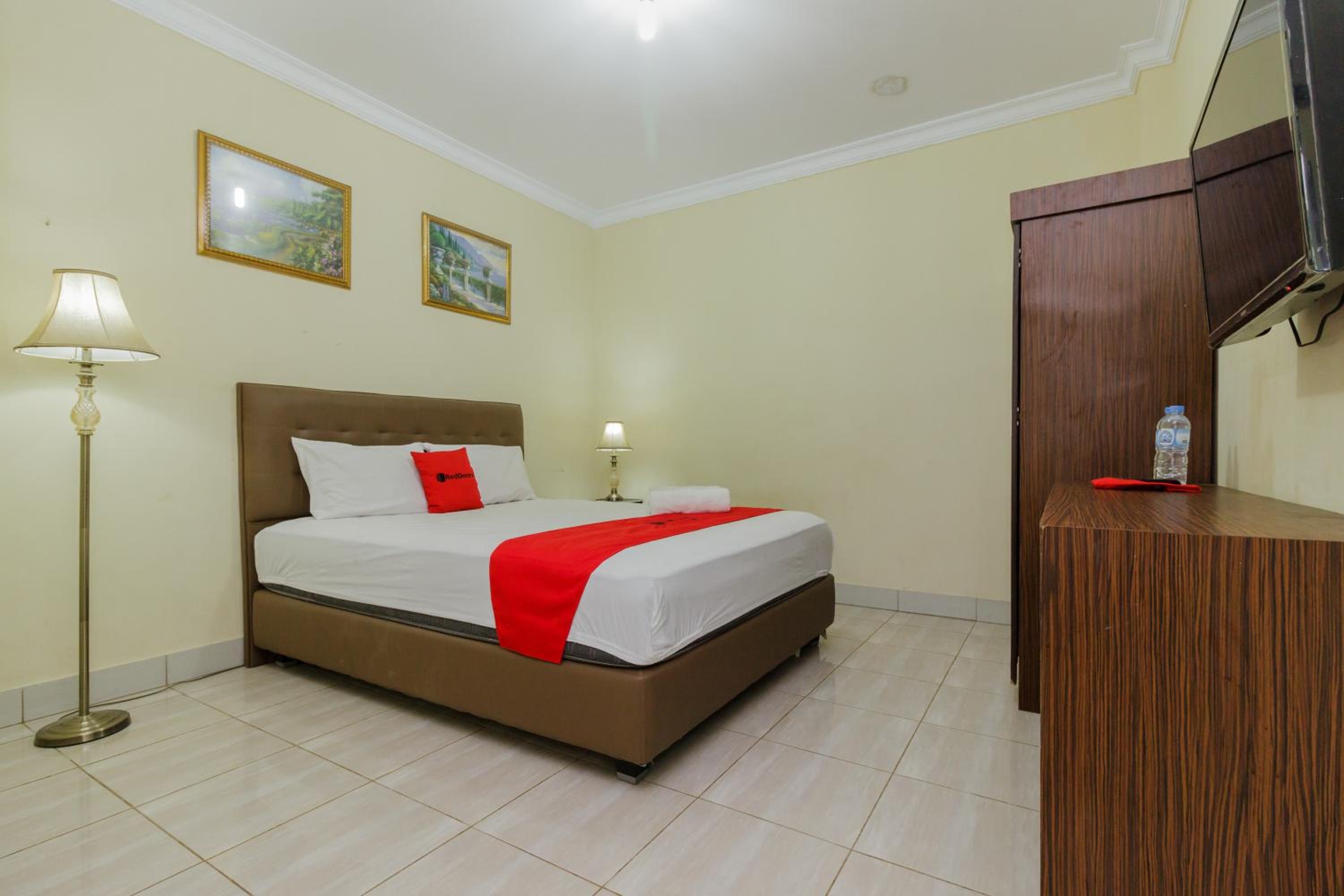 Standard Double Room - Photo 13