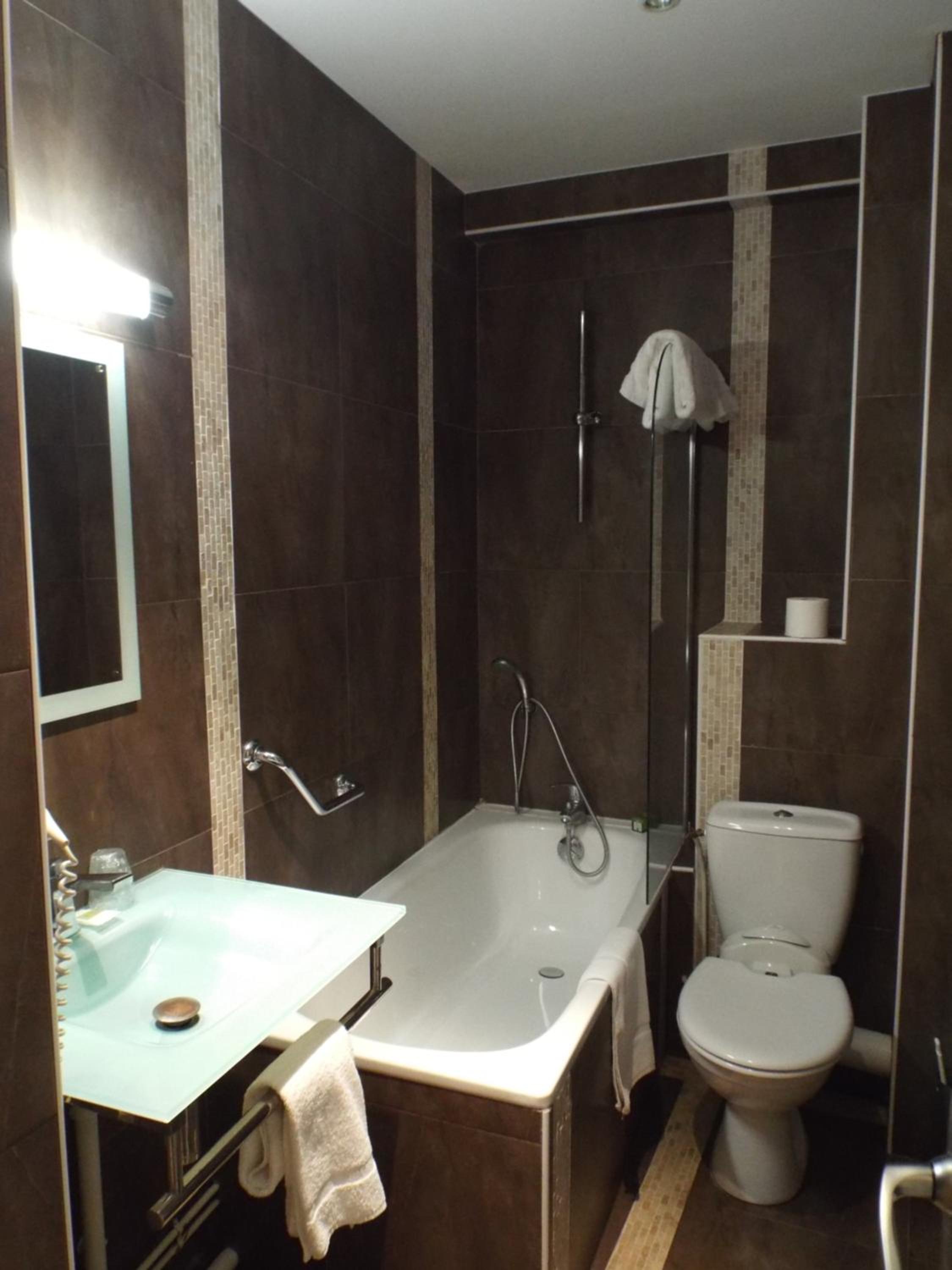 Superior Room with Bath - Photo 10