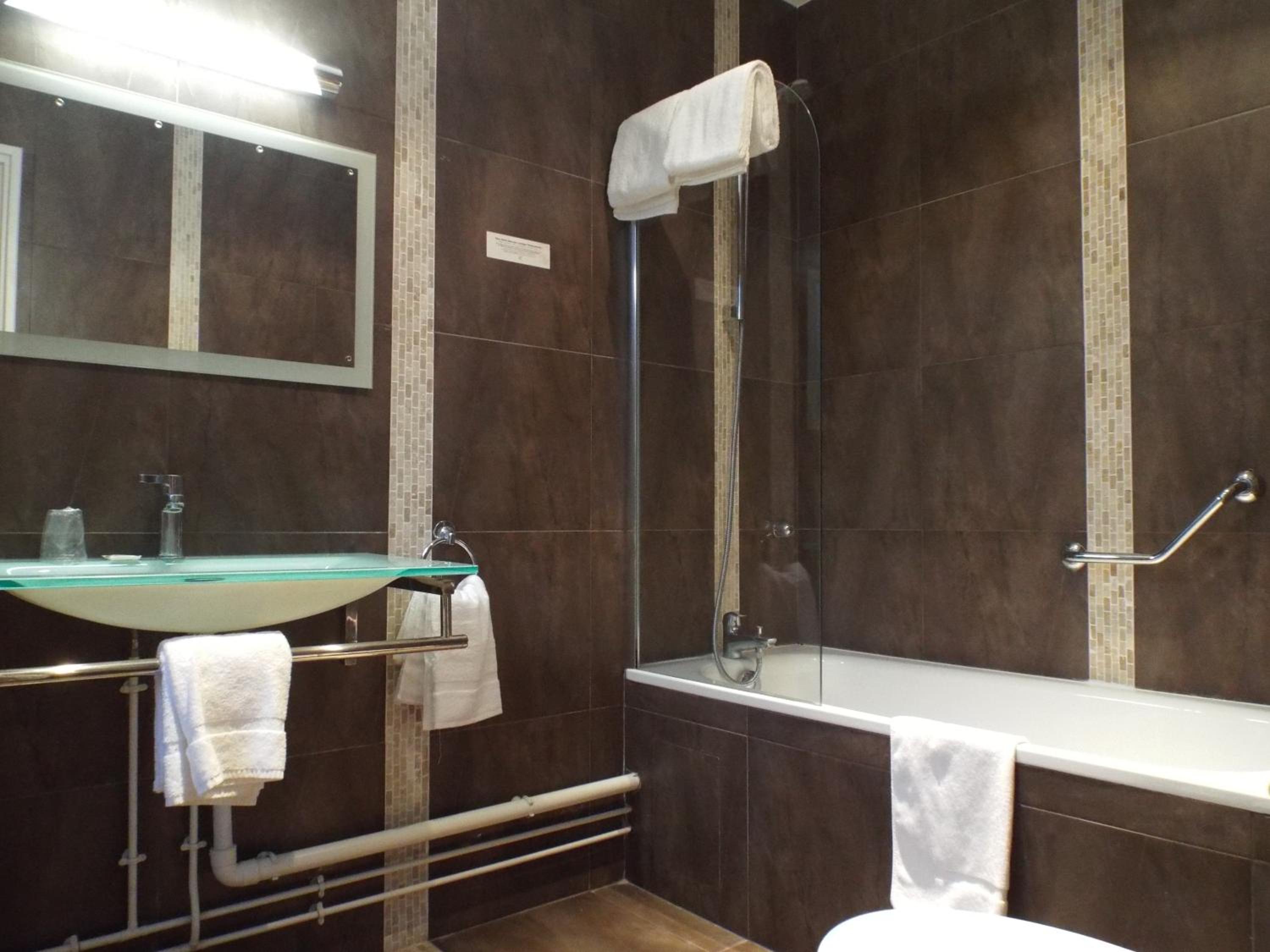 Superior Room with Bath - Photo 11