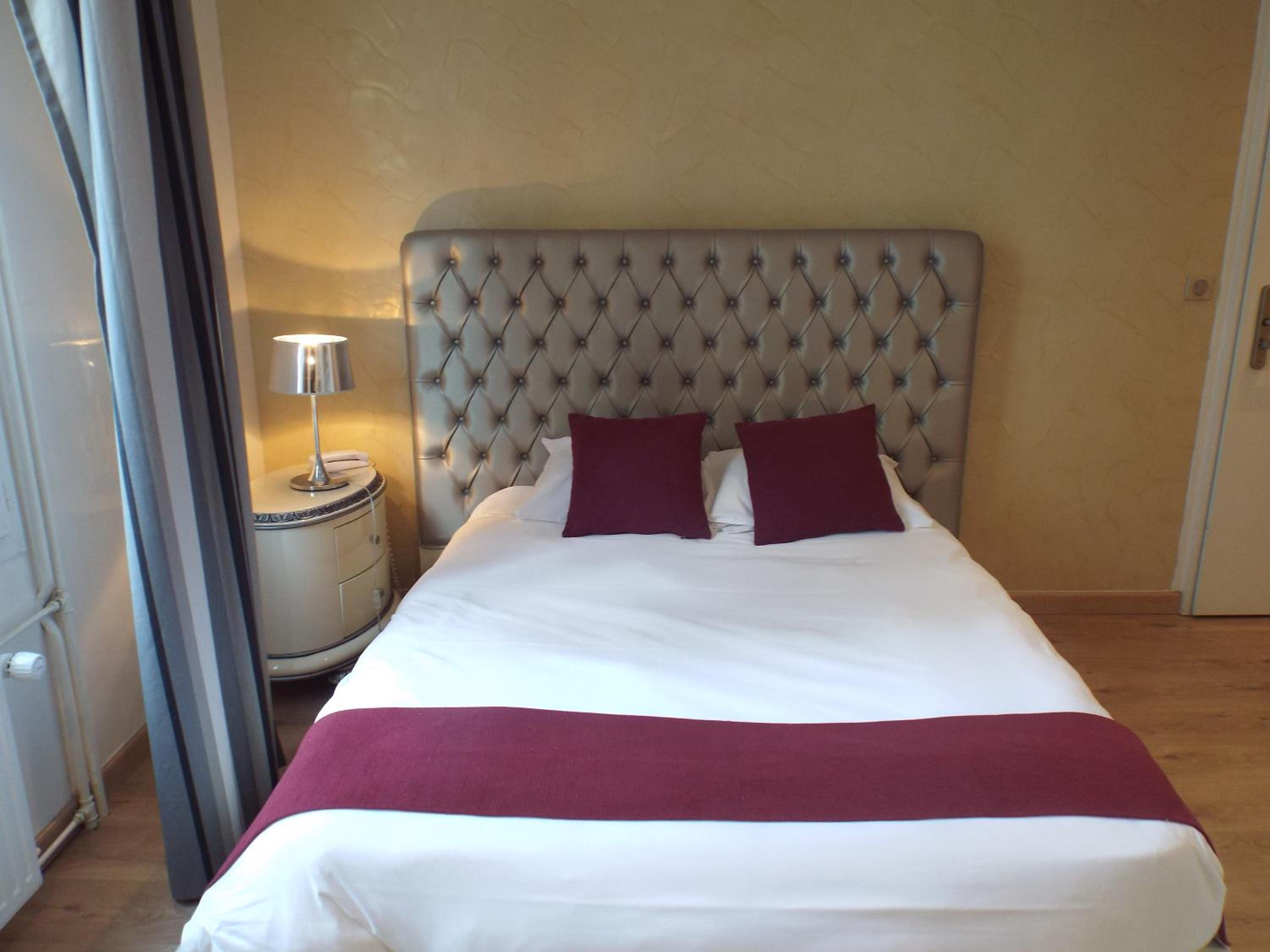 Superior Room with Bath - Photo 1
