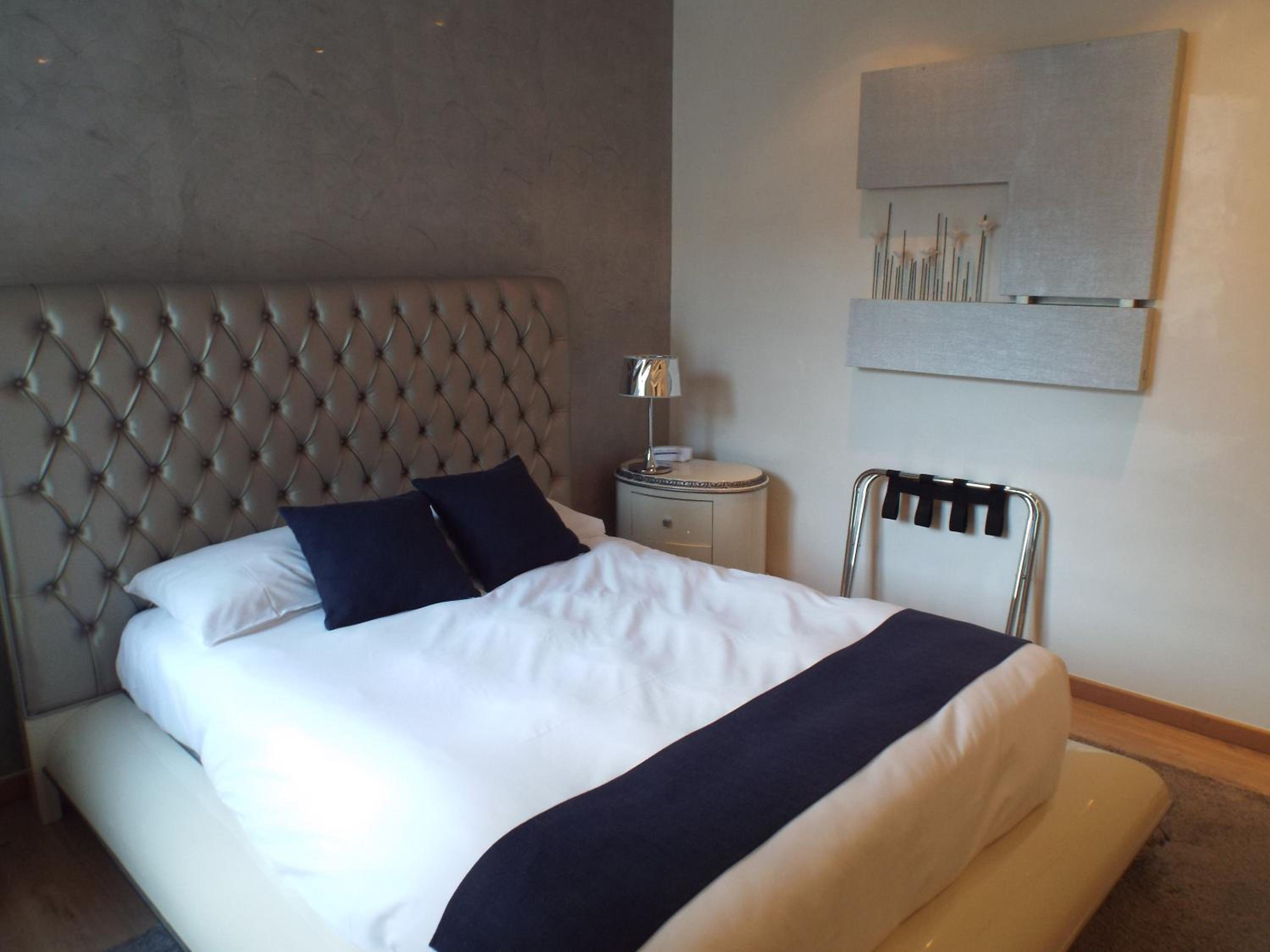 Superior Room with Bath - Photo 2