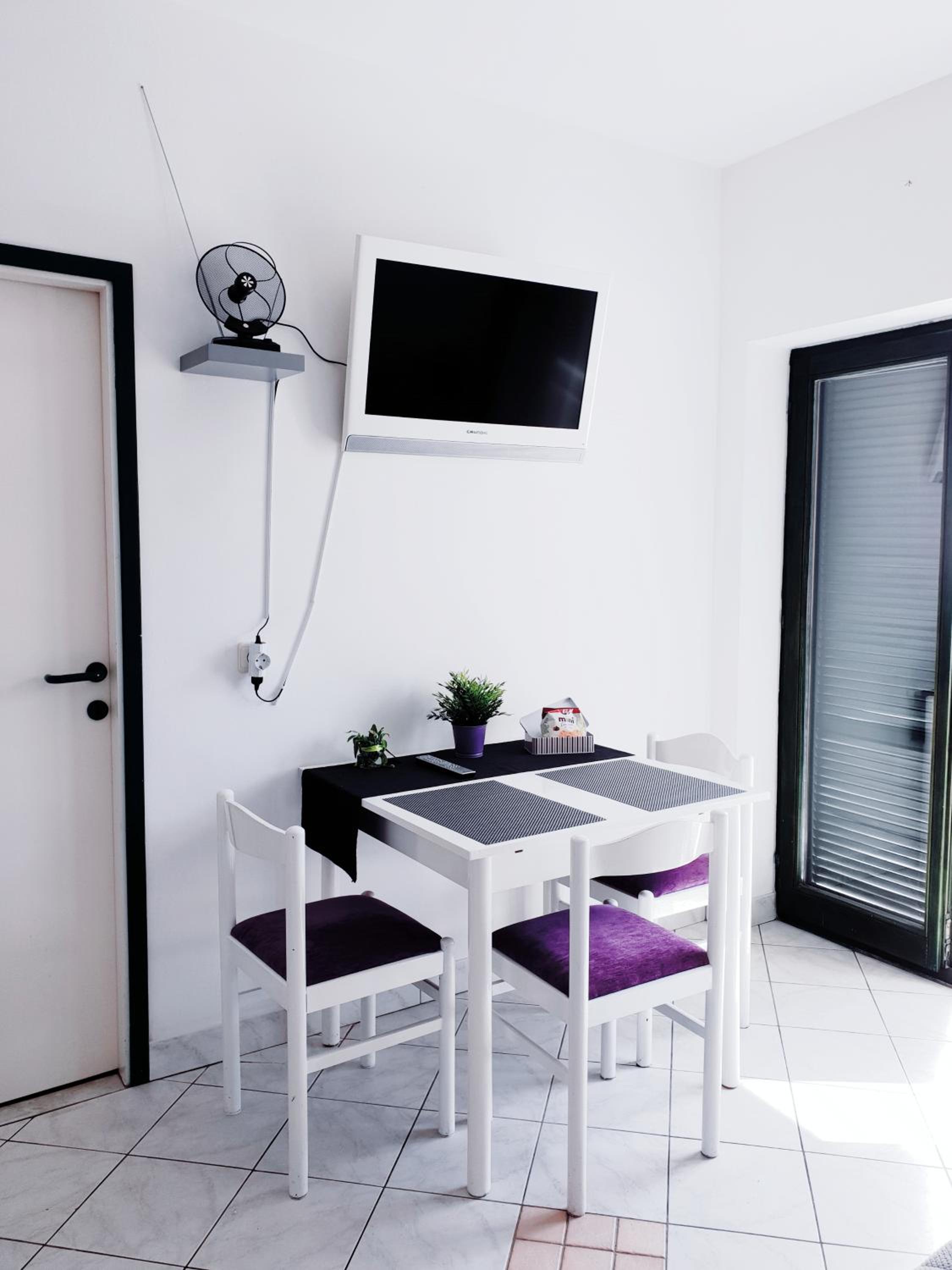 One-Bedroom Apartment photo 3