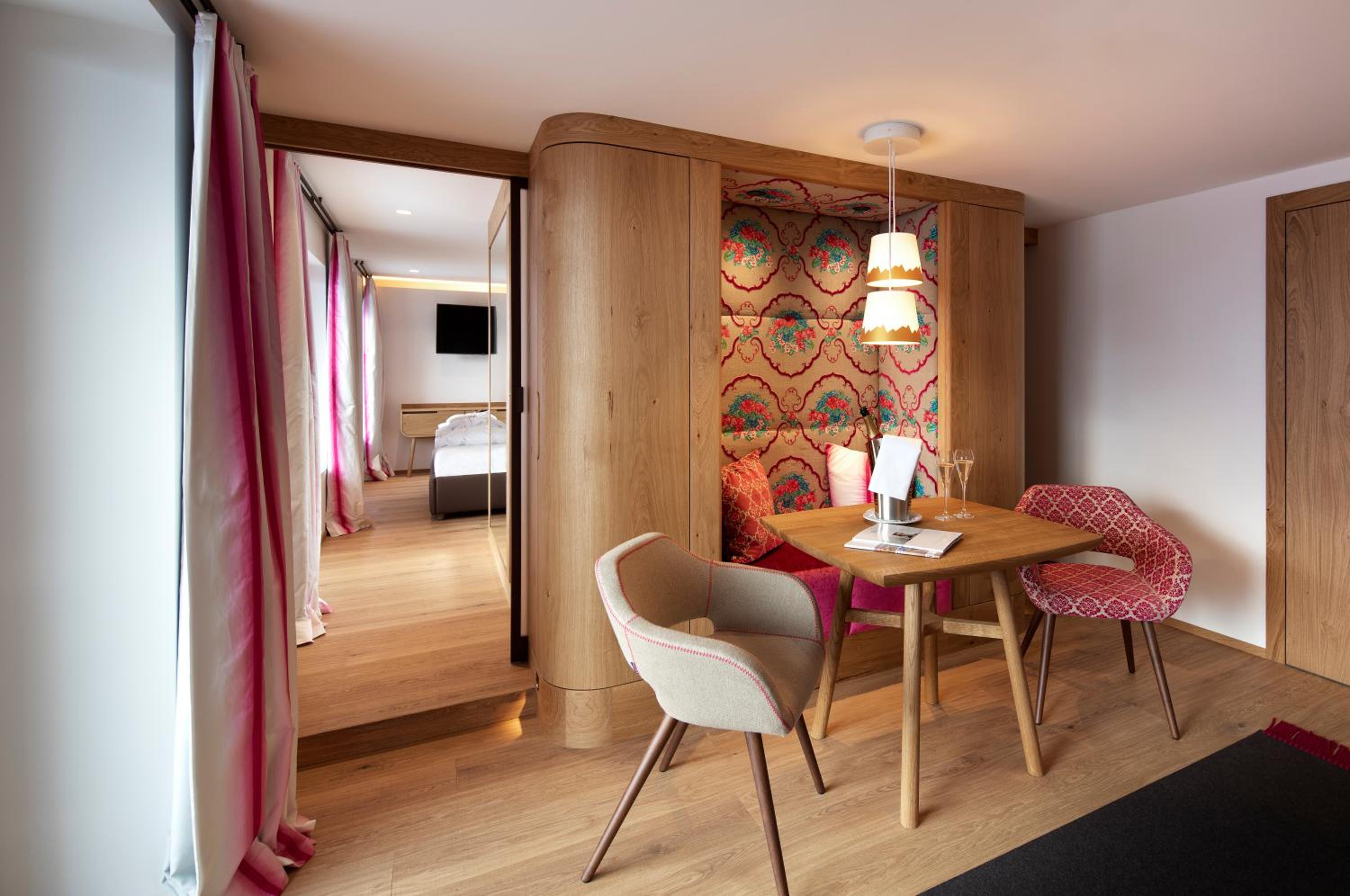 Suite with Mountain View - Photo 8
