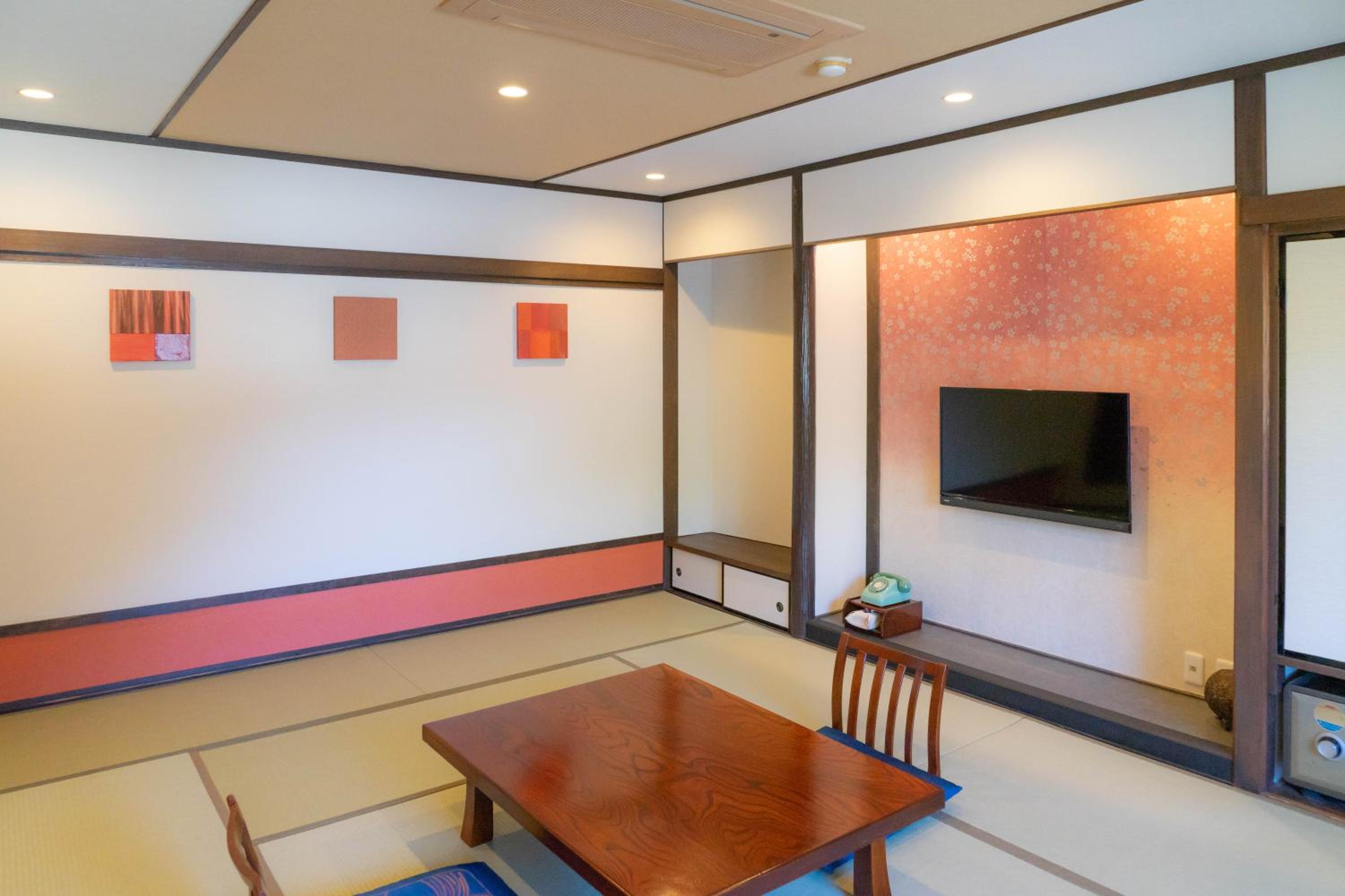 Renovated Standard Japanese-Style Room with Private Toilet (Shared Bathroom) - Naritasan Temple View photo 1