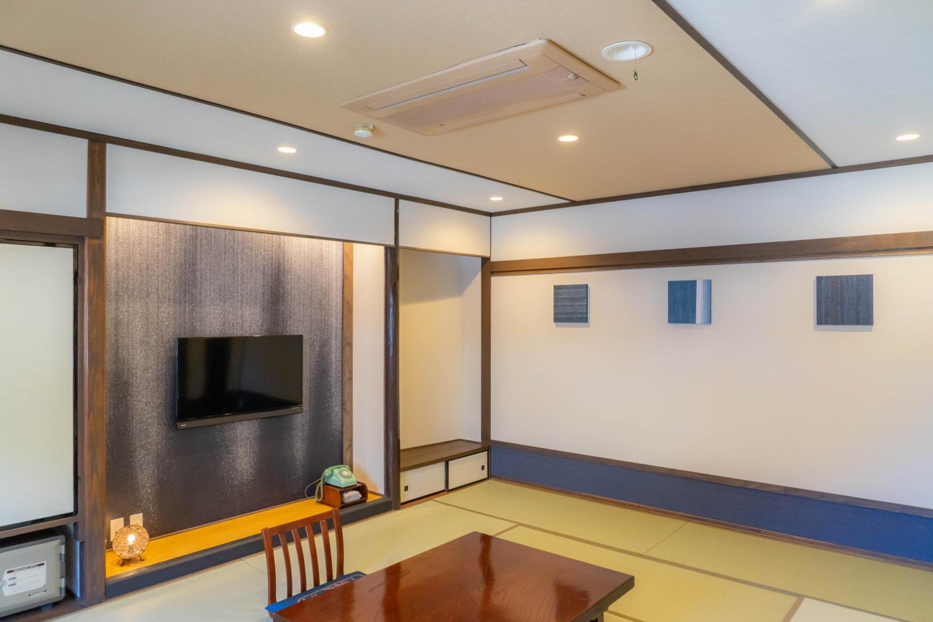 Renovated Standard Japanese-Style Room with Private Toilet (Shared Bathroom) - Naritasan Temple View photo 2
