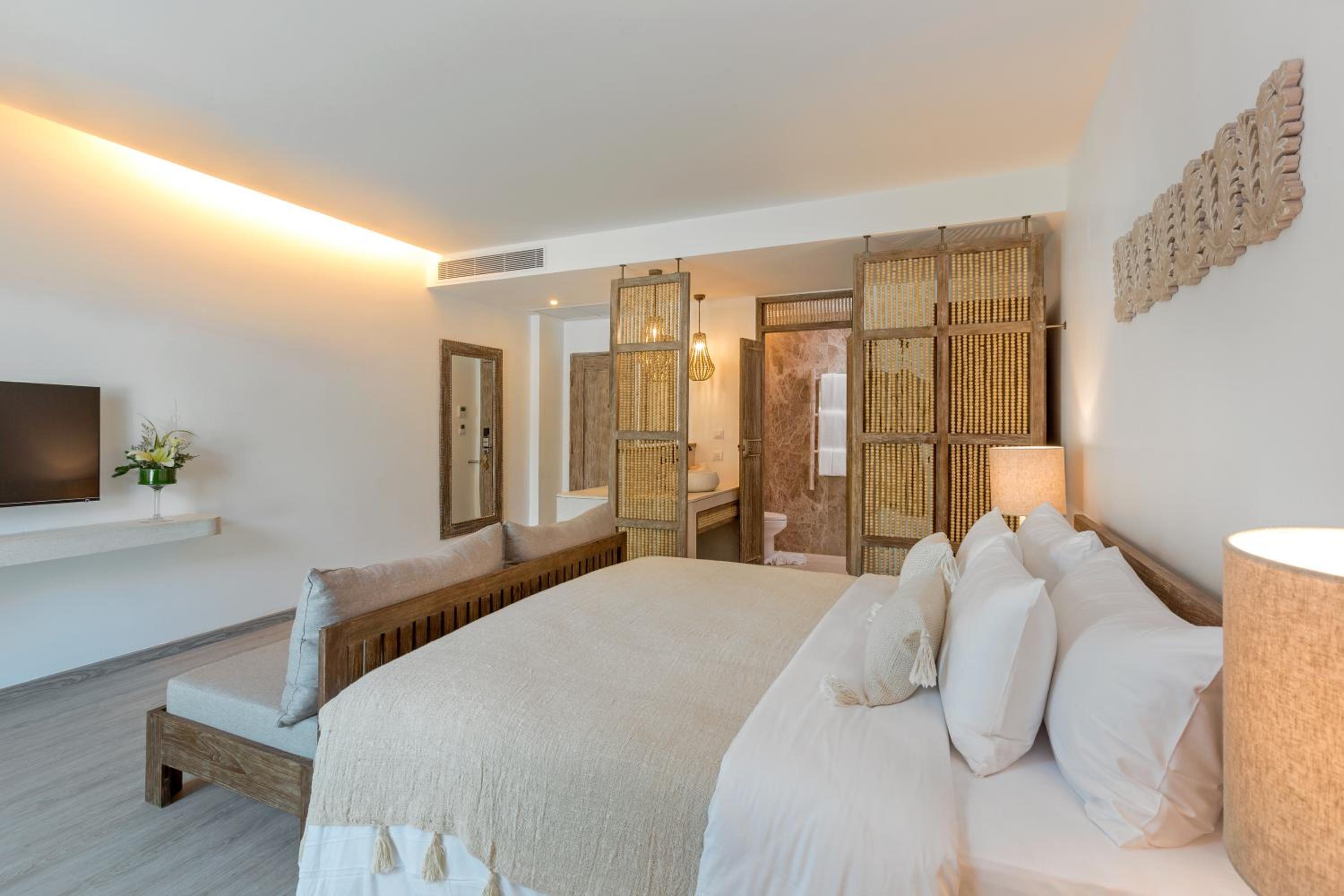 Deluxe Double or Twin Room with Balcony - Photo 1