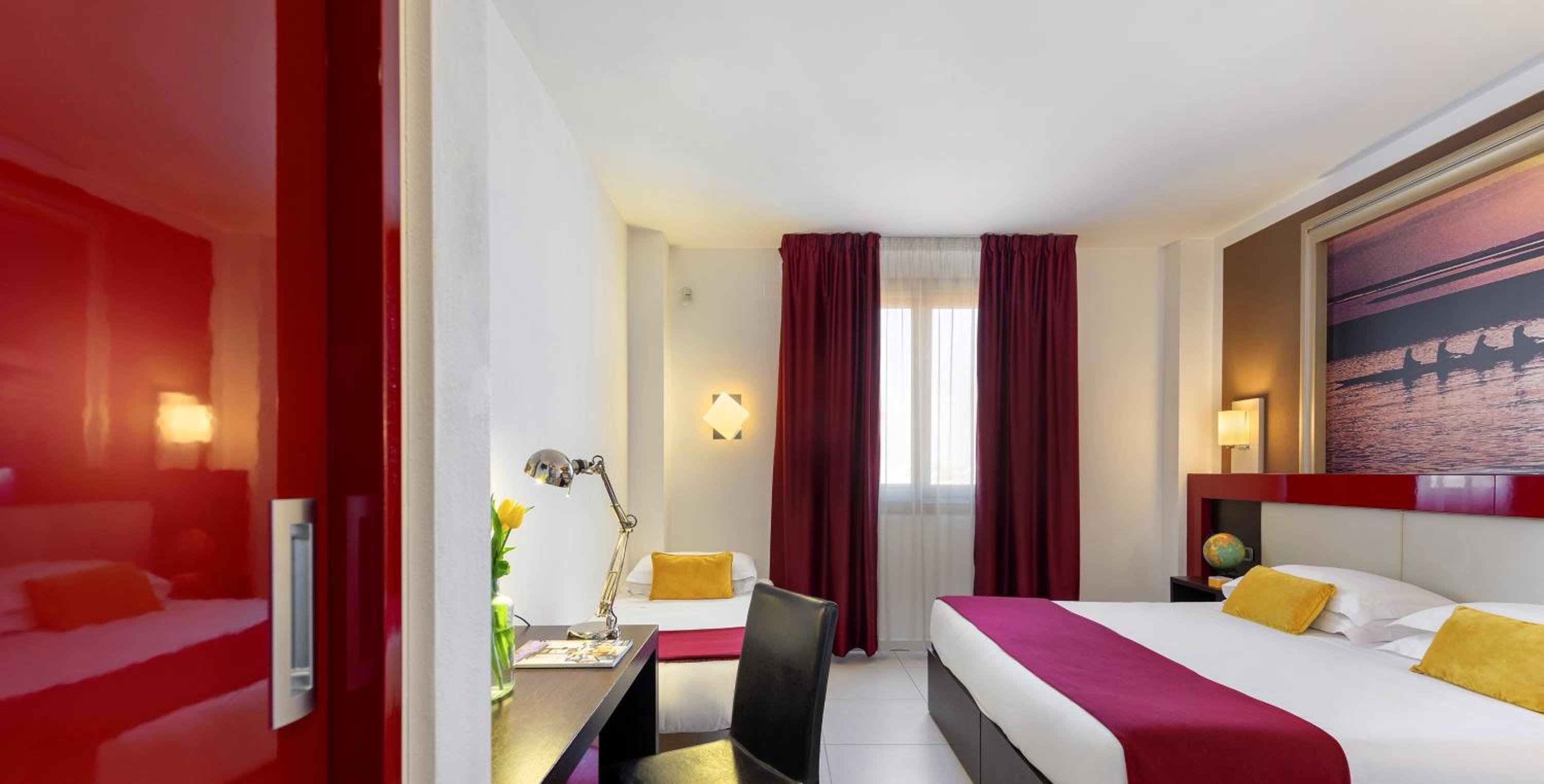 Double or Twin Room - Photo 8