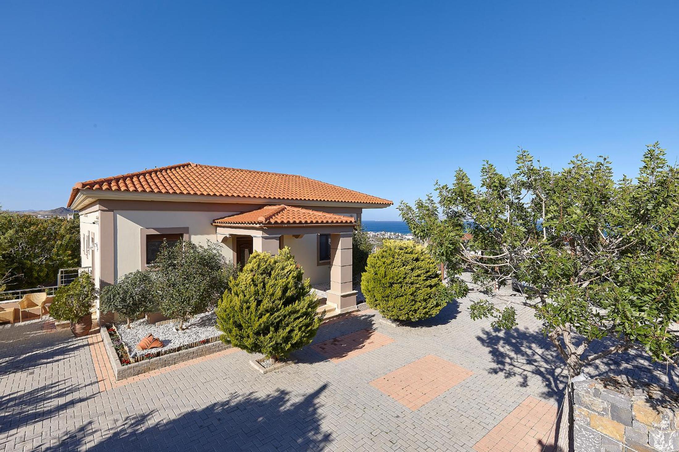 Villa photo 2