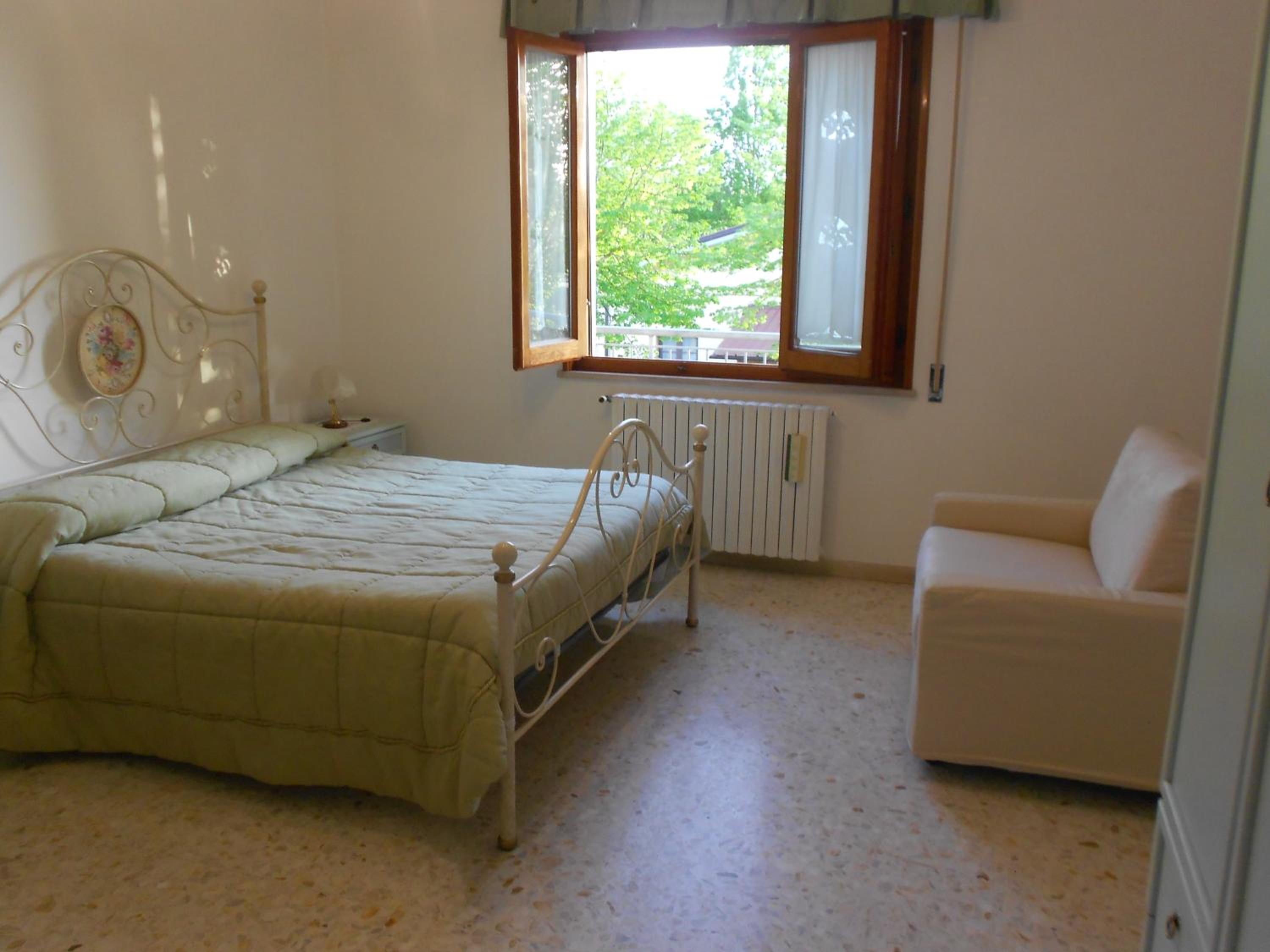 Twin Room with Private Bathroom photo 2
