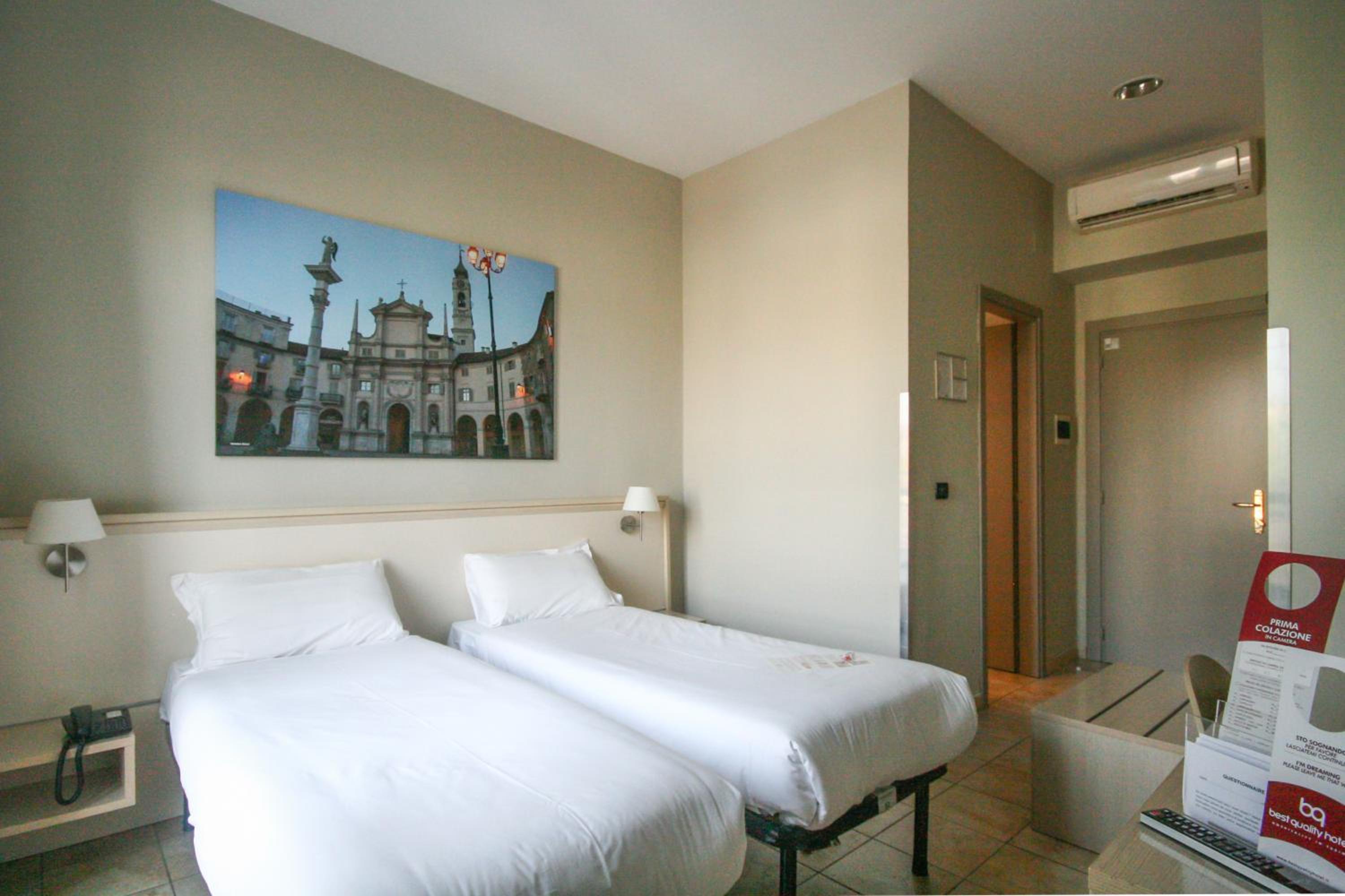 Twin Room - Photo 2