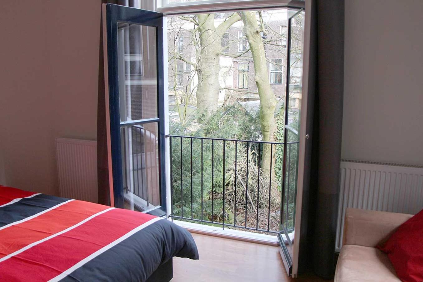 Large Double Room - Photo 4