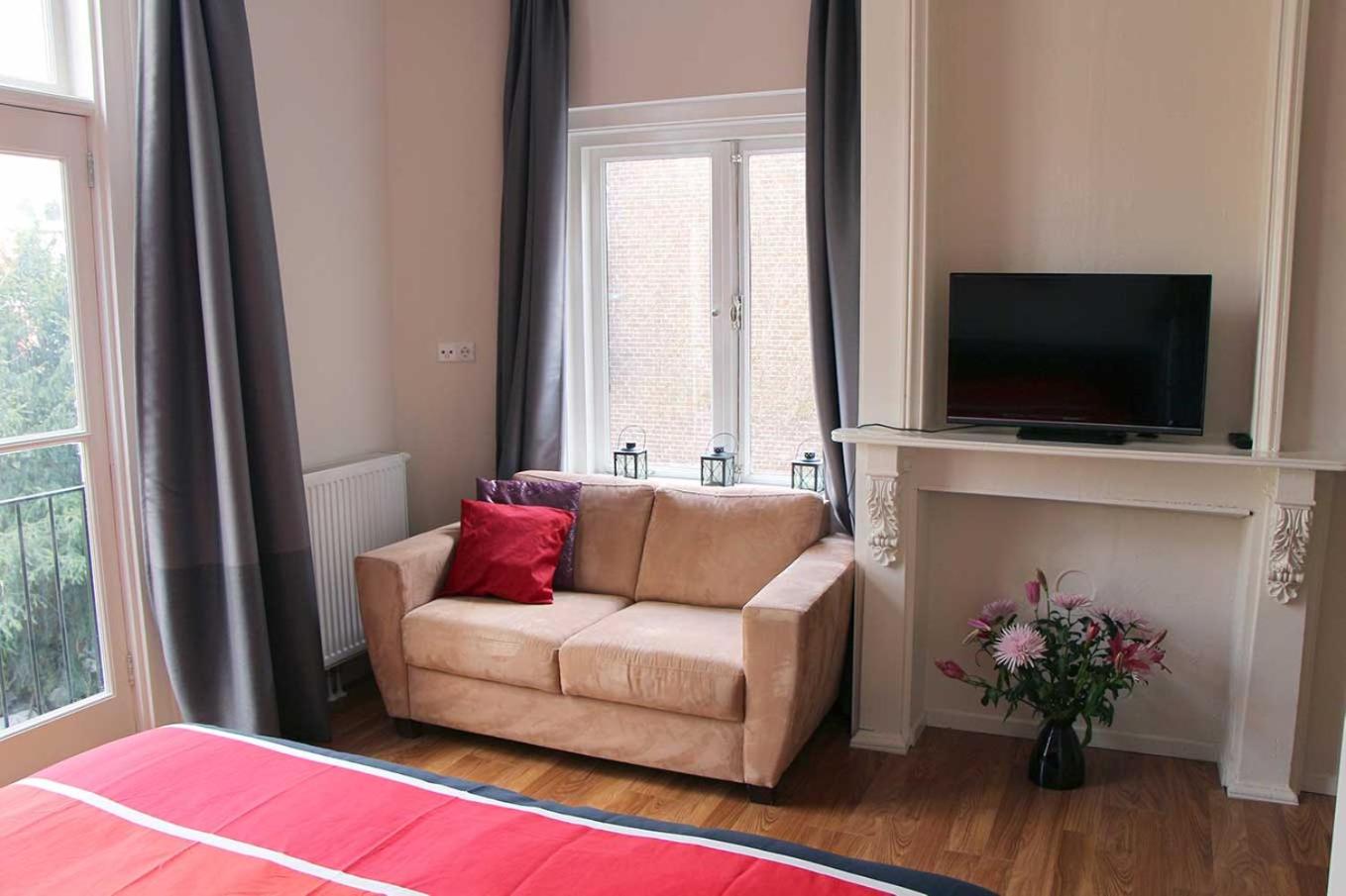 Large Double Room - Photo 6