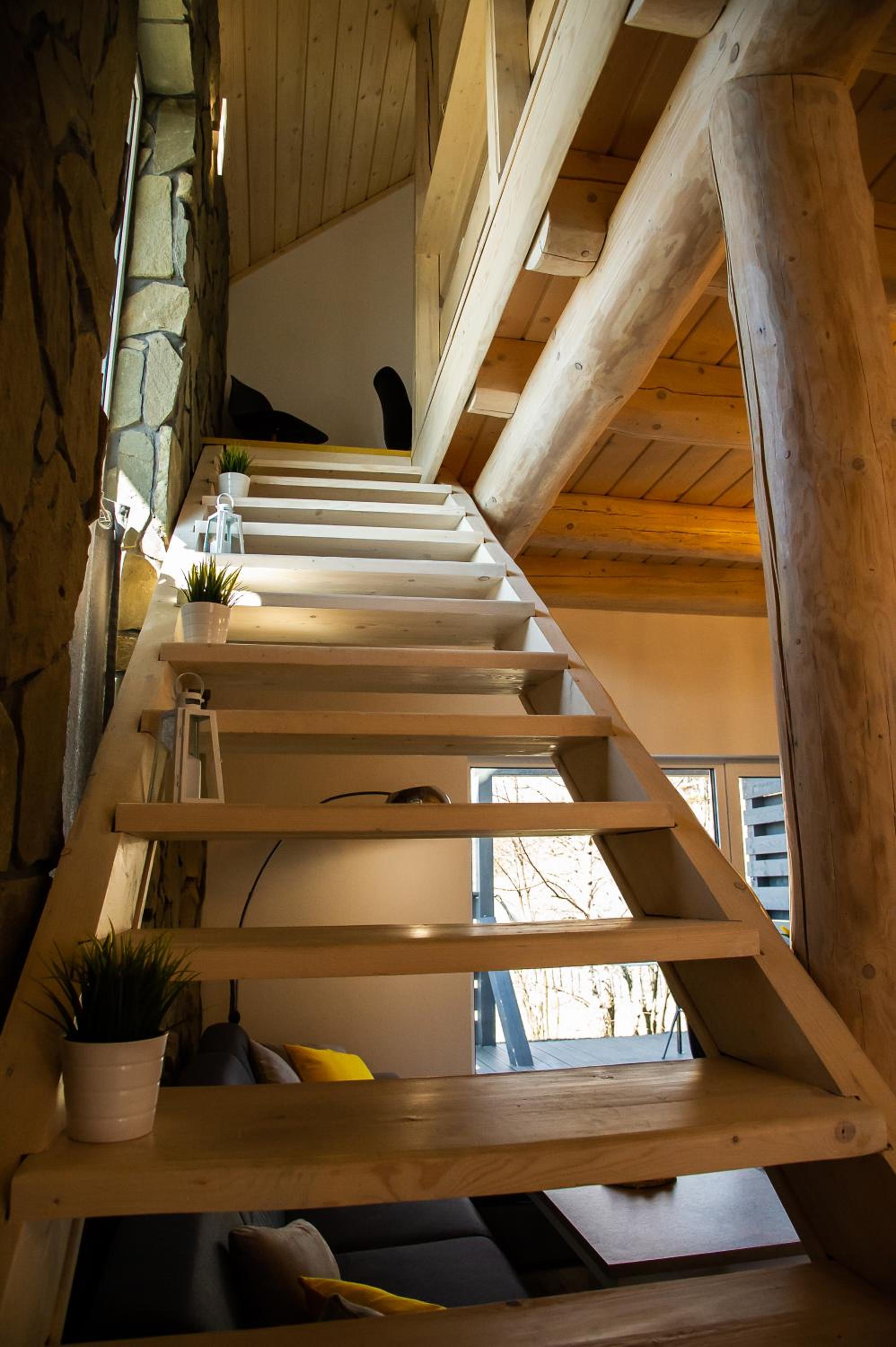 Two-Bedroom Apartment with Mountain View - Photo 8