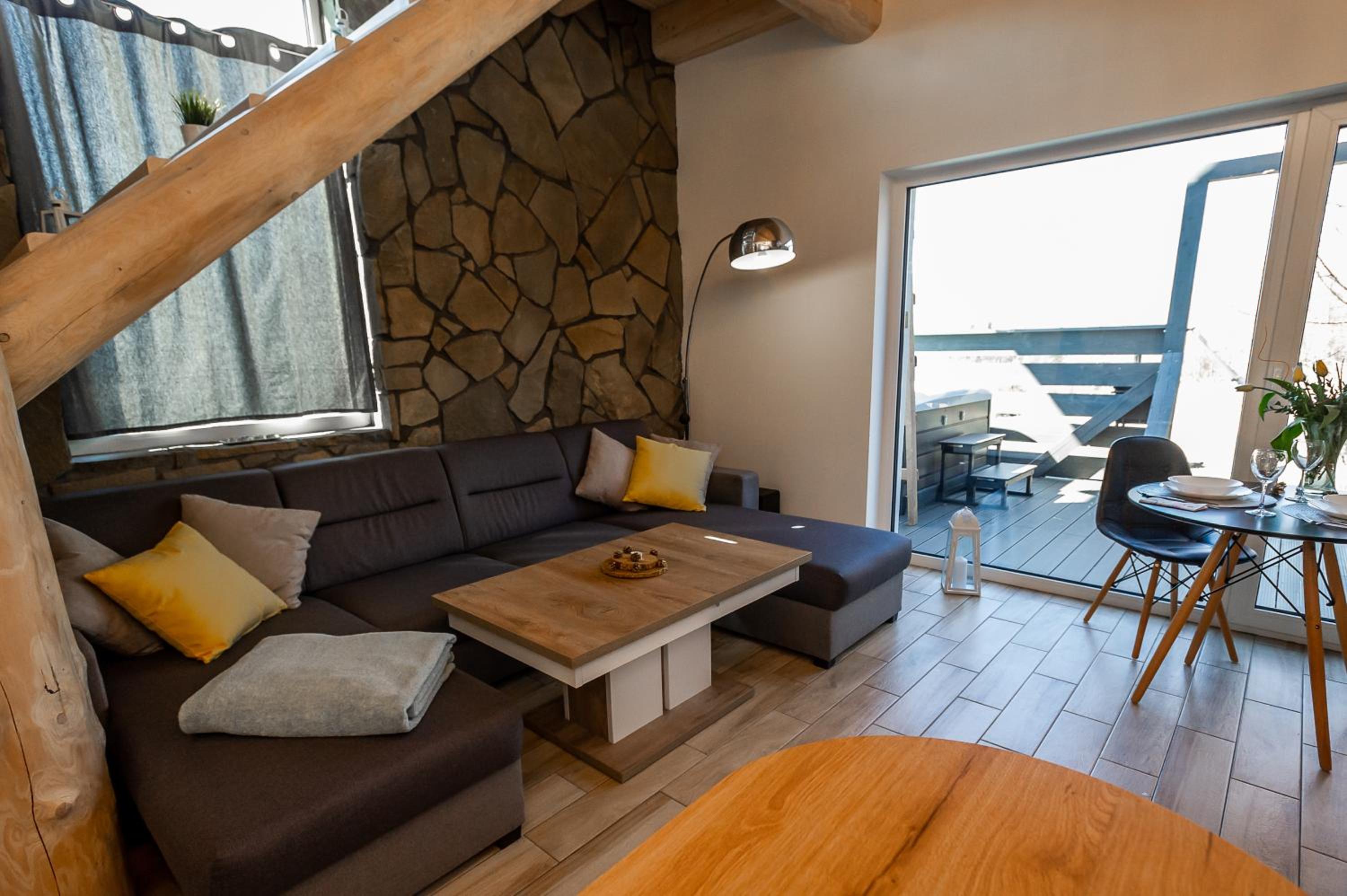 Two-Bedroom Apartment with Mountain View - Photo 5