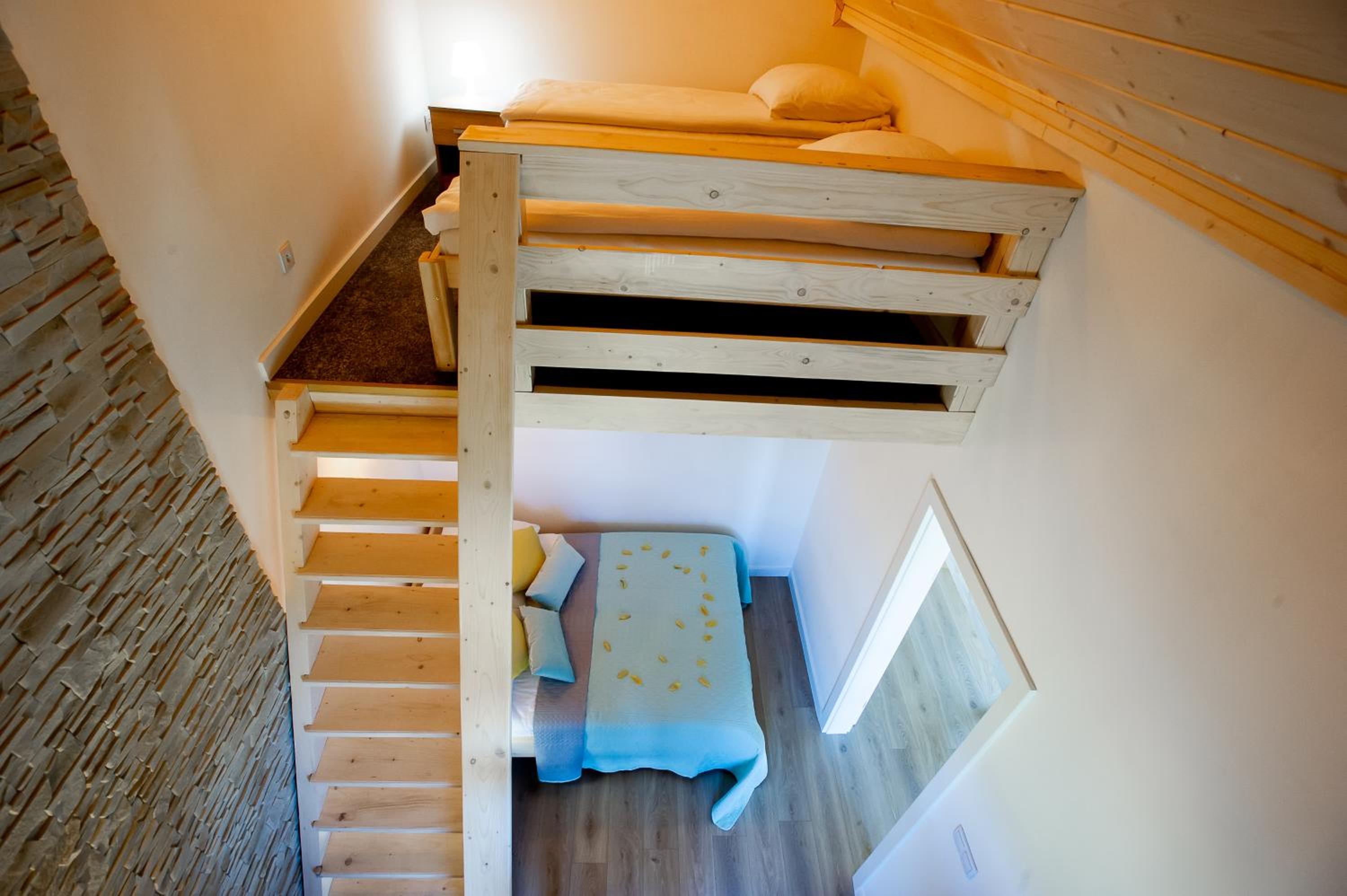 Two-Bedroom Apartment with Mountain View - Photo 11